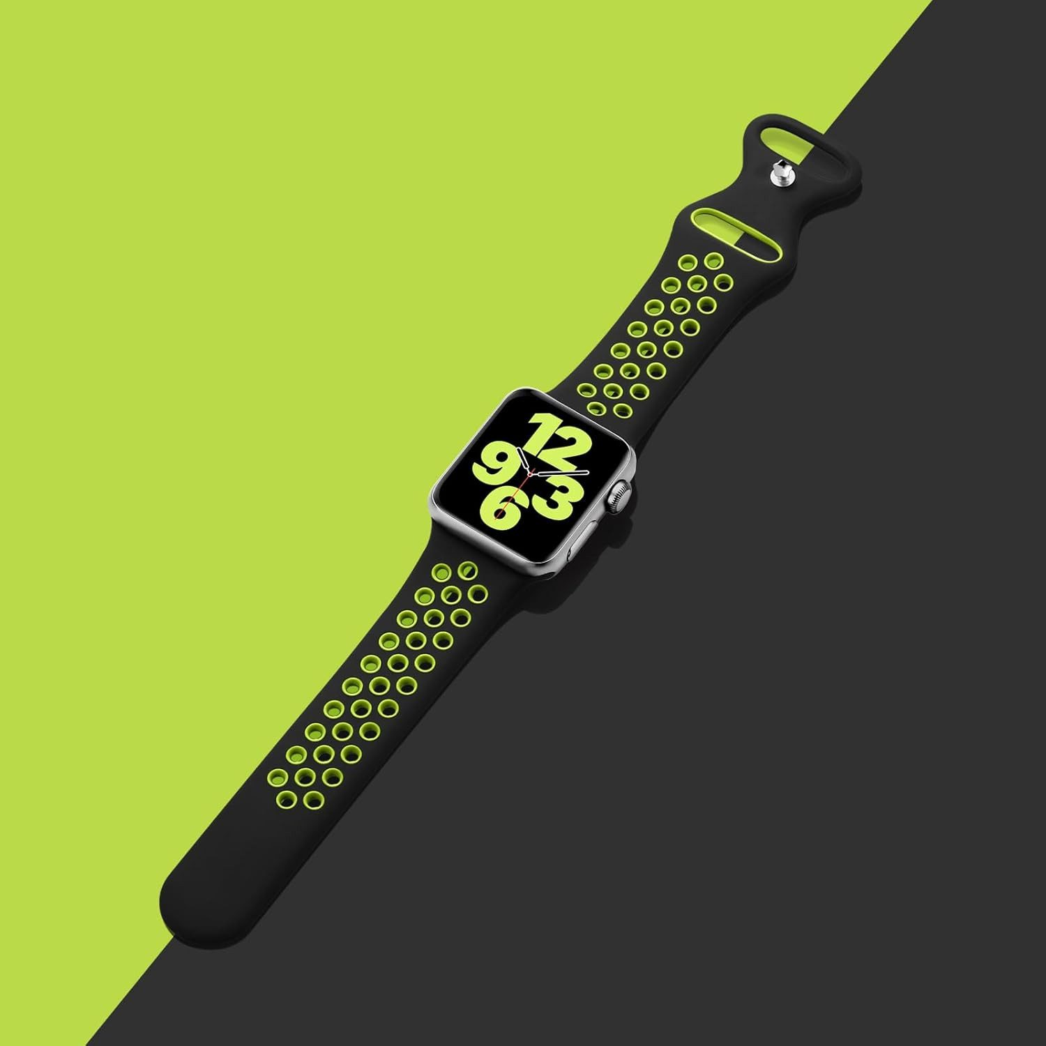 Eine Apple Watch mit schwarzem Armband und grünen Akzenten wird vor einem geteilten Hintergrund in Grün und Schwarz gezeigt.