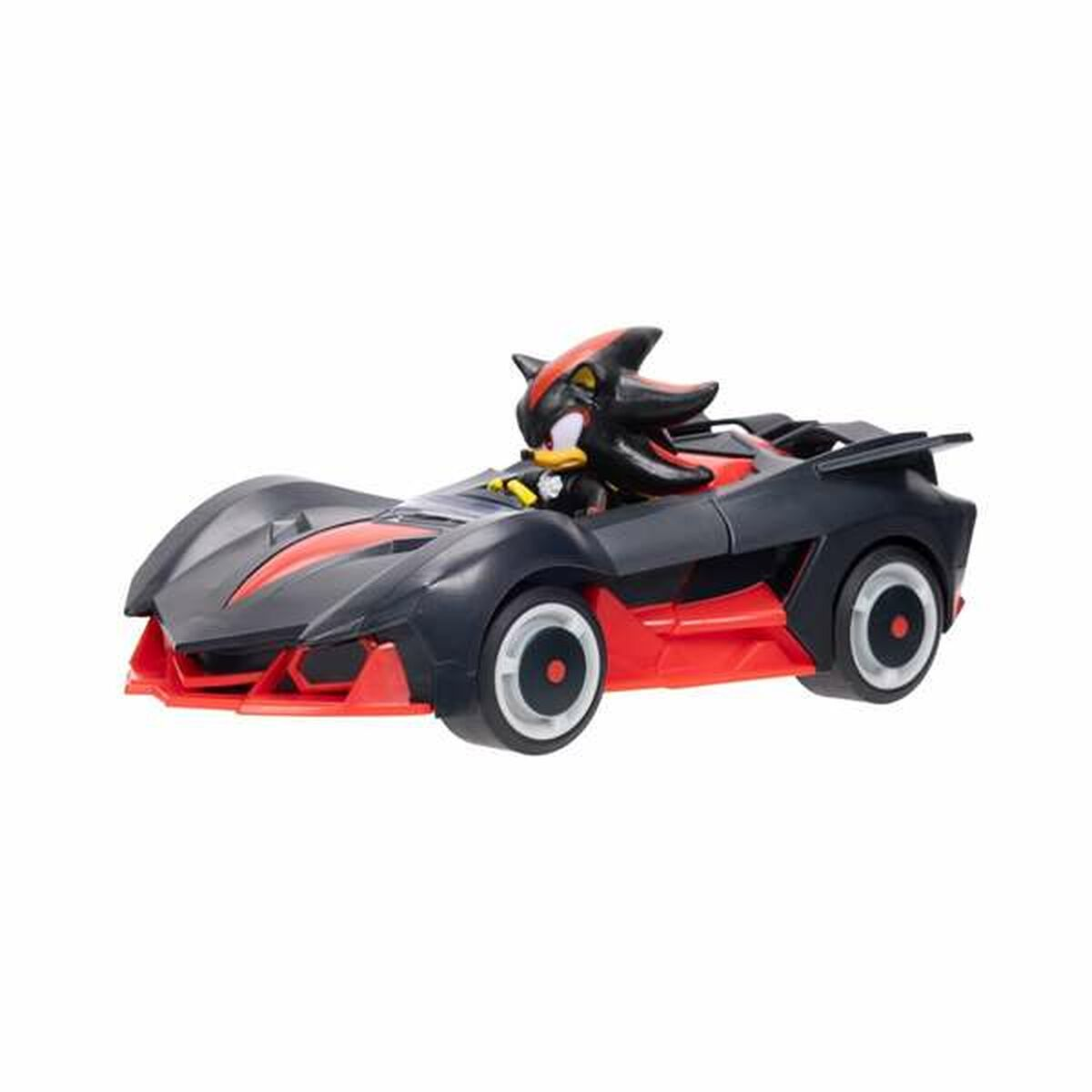Juguete de Shadow the Hedgehog en un coche de carreras negro y rojo. El coche tiene ruedas blancas. Shadow está conduciendo el coche.