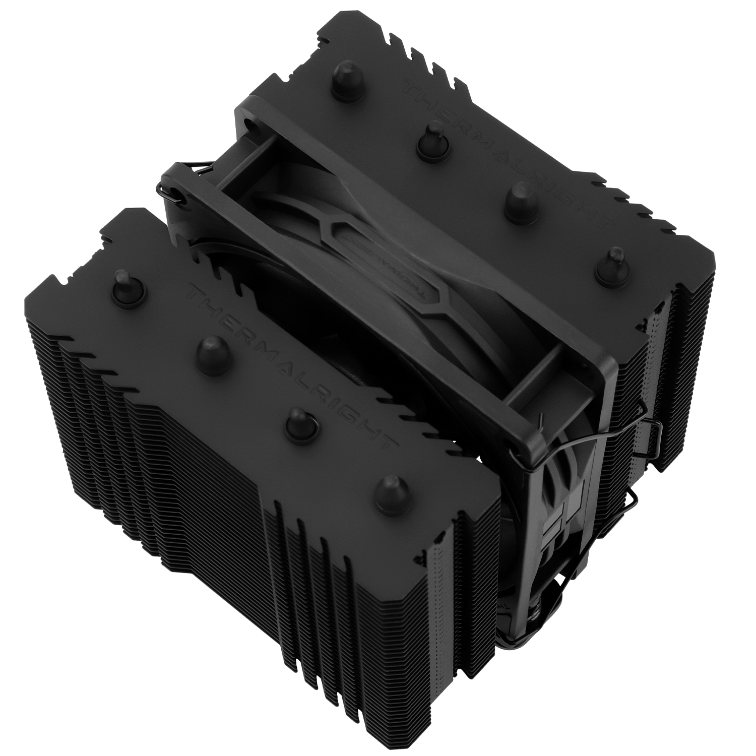 Siyah CPU soğutucusu, soğutucular ve bir fan ile. Thermalright marka adı soğutucuda görülebilir.