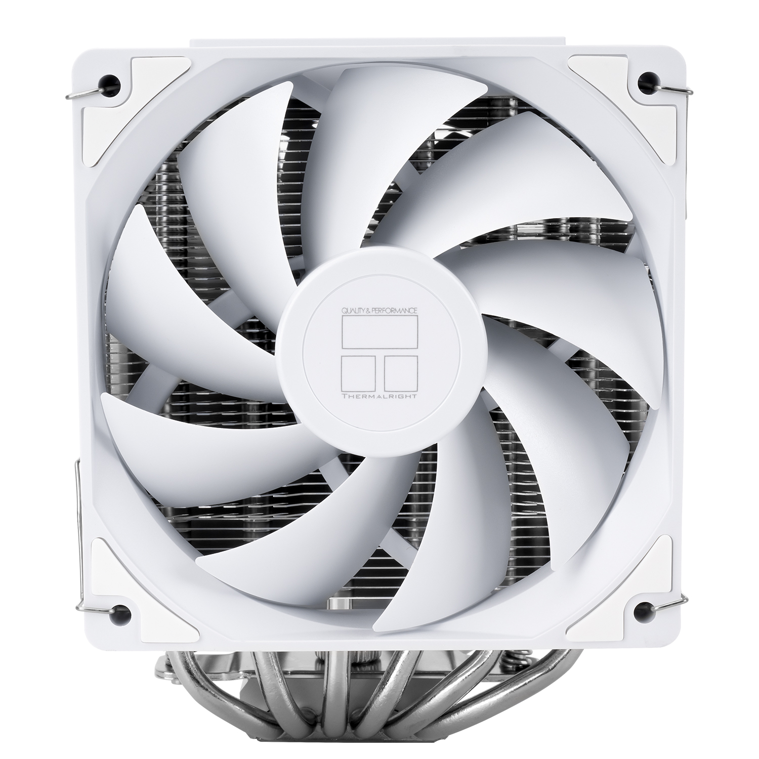 Weißer Computerlüfter mit gebogenen Flügeln und einem zentralen Logo. Unten sind silberne Heatpipes sichtbar.