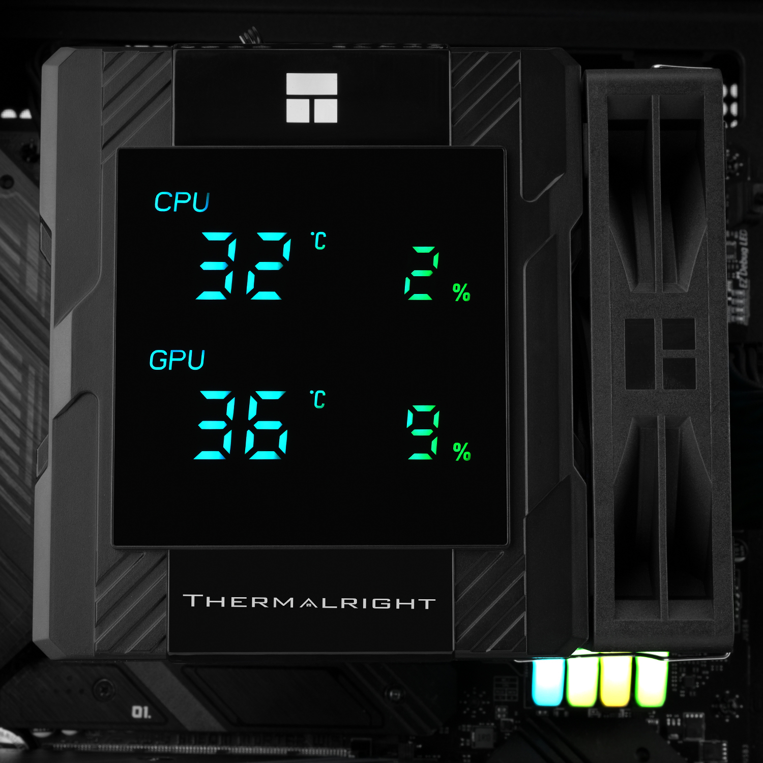 Bir bilgisayar soğutucusu, CPU ve GPU sıcaklıklarını gösterir: 32°C ve 36°C. Ayrıca %2 ve %9 kullanım gösterir.
