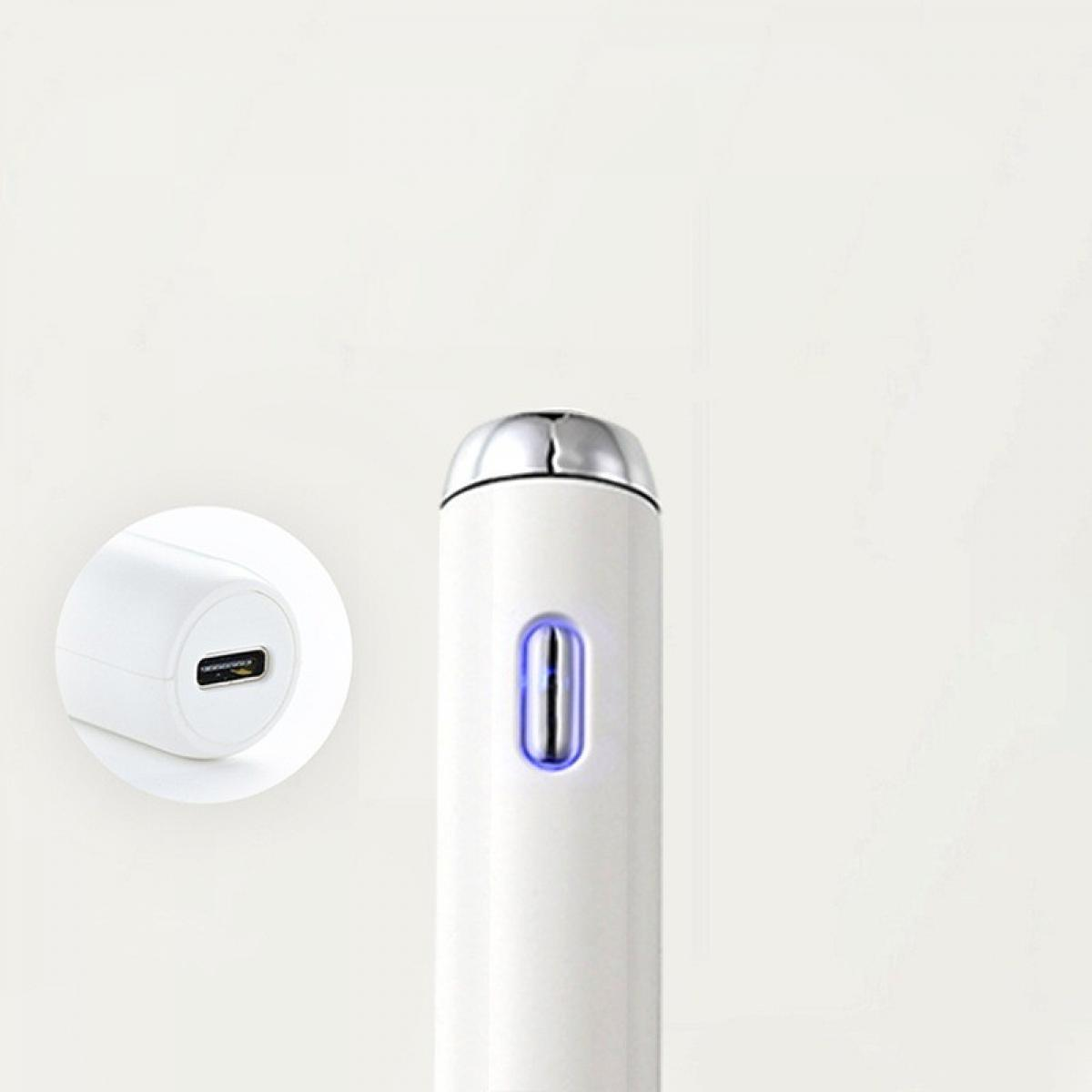 Ein weißes Schönheitsgerät mit silberner Spitze und blauem Licht. Nahaufnahme zeigt einen USB-Anschluss. Hintergrund ist weiß.