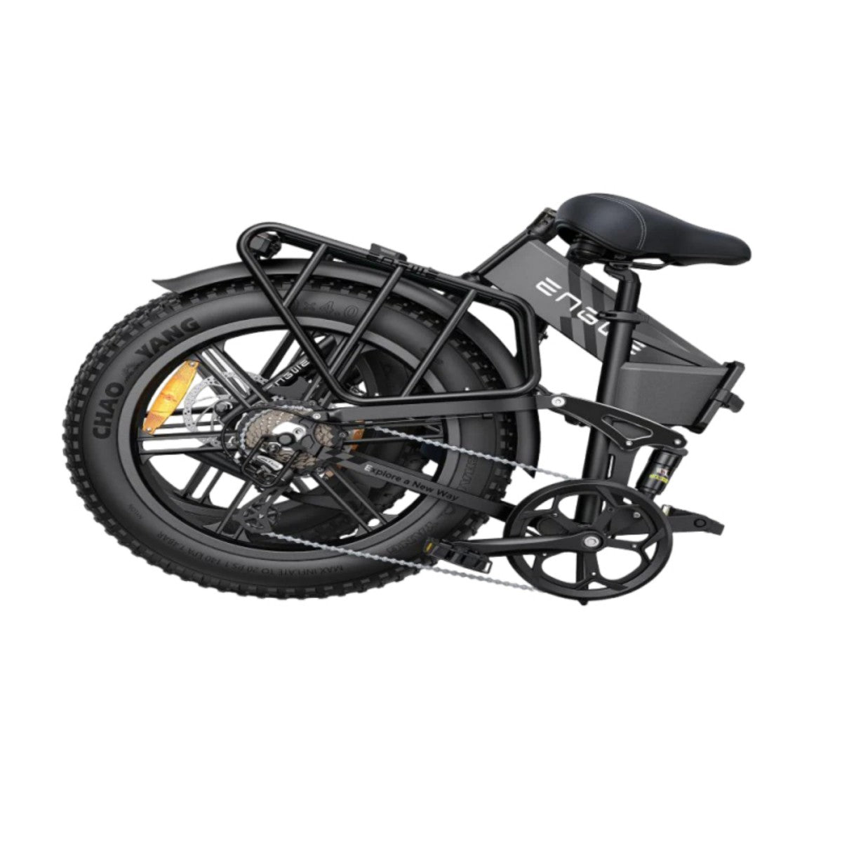 Bicicleta eléctrica plegable negra con neumáticos gruesos, portaequipajes y asiento negro. La marca es 'ENGLE'.