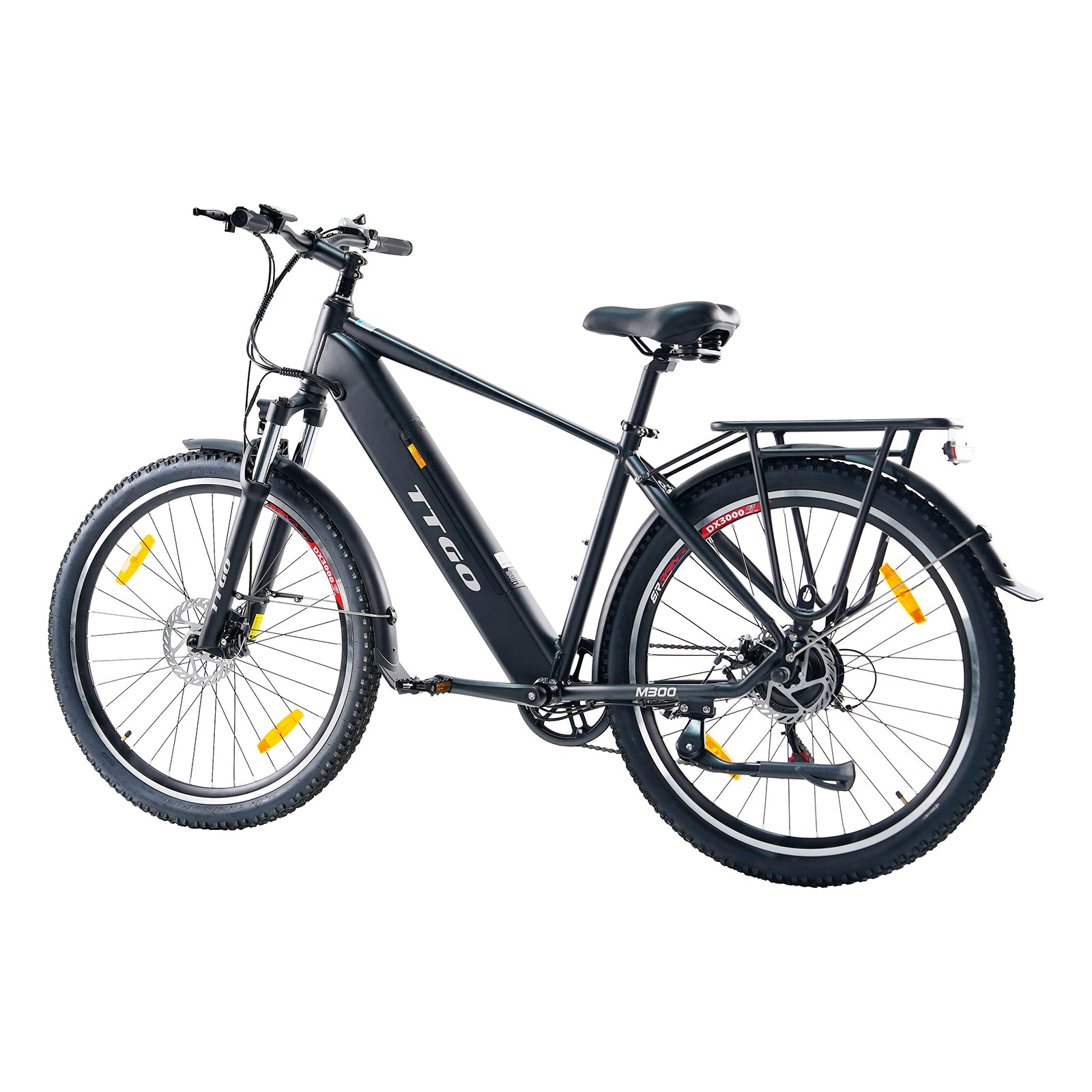 Schwarzes Elektrofahrrad mit dicken Reifen auf weißem Hintergrund. Mit Gepäckträger, Scheibenbremsen und Reflektoren.