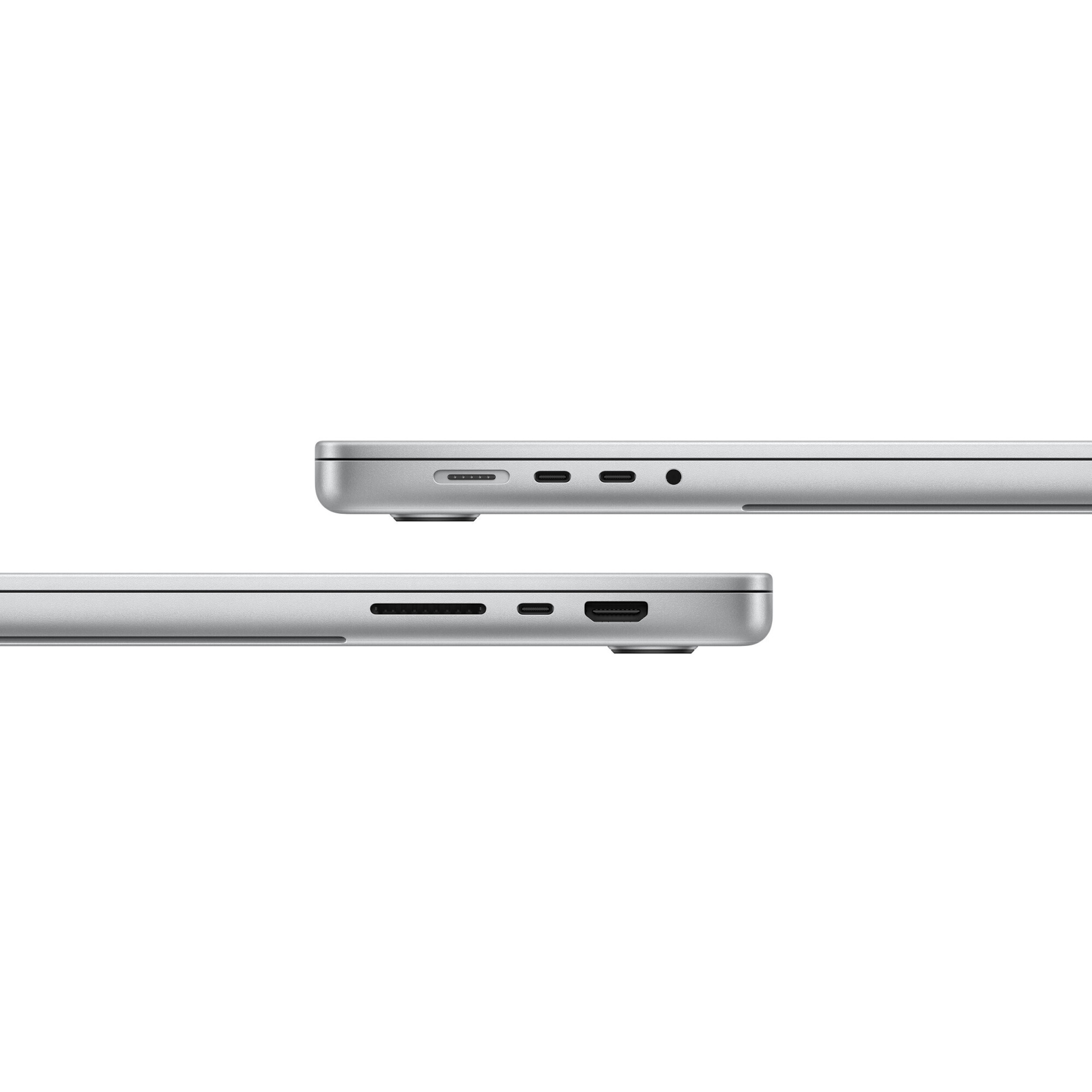 Twee zilveren laptops, zijaanzicht, met poorten. Bovenste heeft USB-C, koptelefoonaansluiting. Onderste heeft SD-kaartsleuf.