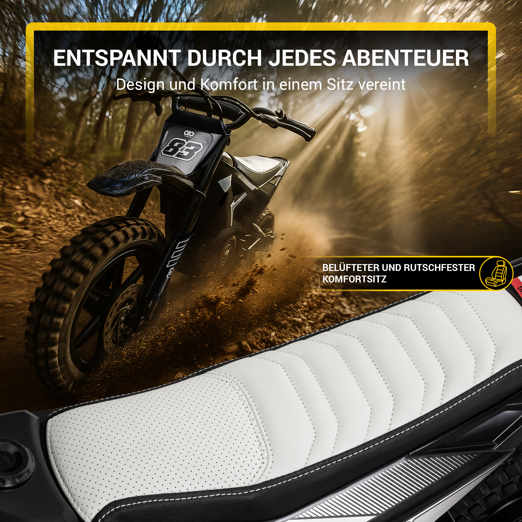 Ein schwarz-weißes Motorrad fährt durch einen Wald und wirbelt Staub auf. Der Sitz ist weiß mit schwarzen Zierleisten.
