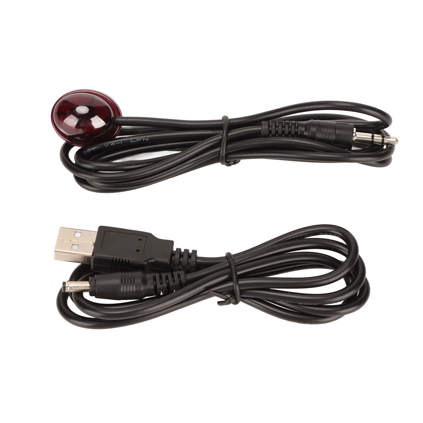 Zwei schwarze Kabel auf weißem Hintergrund. Eines hat einen USB, das andere einen roten IR-Sensor und einen 3,5-mm-Klinkenstecker.