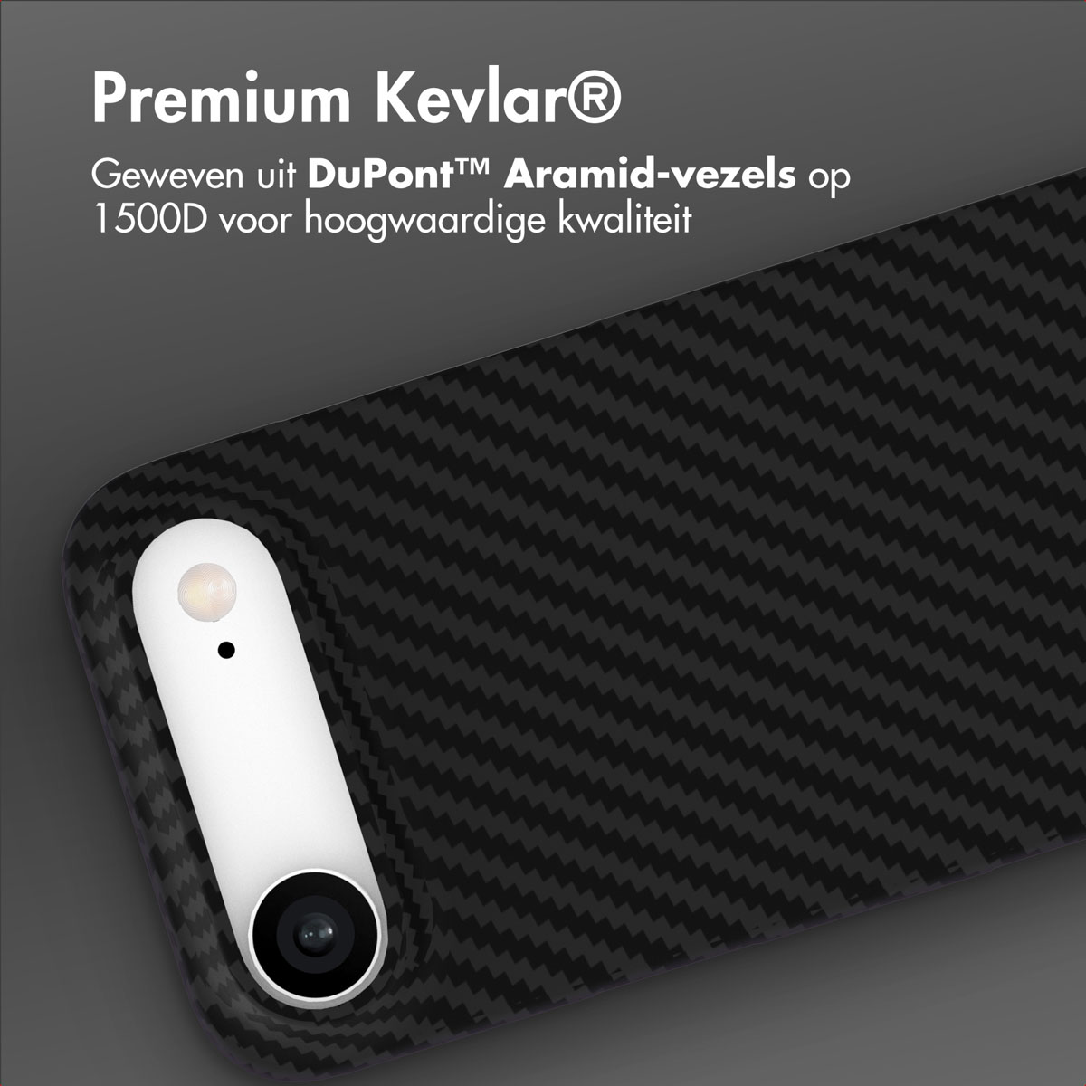Coque de téléphone en fibre de carbone noire avec module caméra blanc. Texte : Kevlar Premium, fibres DuPont Aramid pour haute qualité.