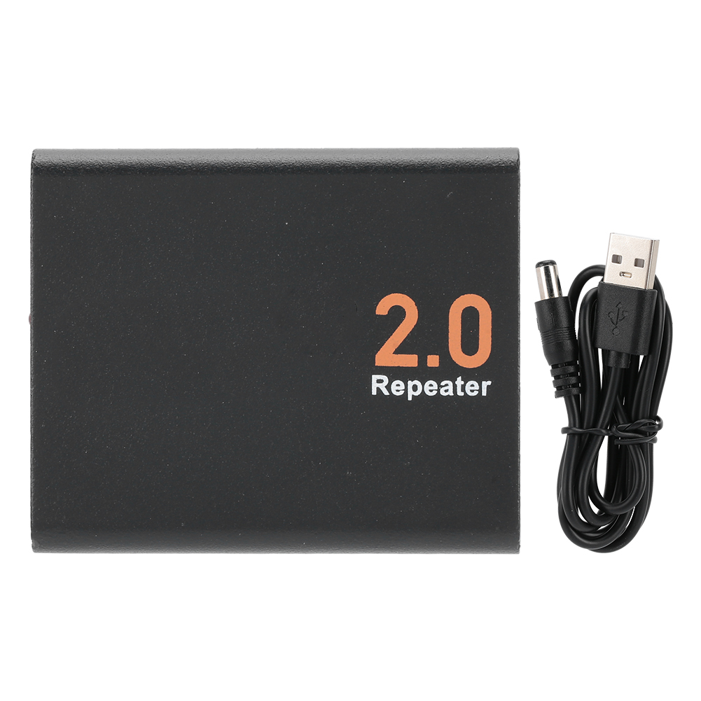 Schwarzer 2.0-Repeater mit weißem Text und einem USB-Kabel auf weißem Hintergrund.