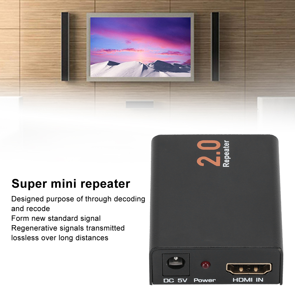 Ein schwarzer HDMI-Repeater steht im Mittelpunkt, mit Strom- und HDMI-Anschluss. Ein Fernseher zeigt eine Landschaft dahinter. Text: Super Mini-Repeater.