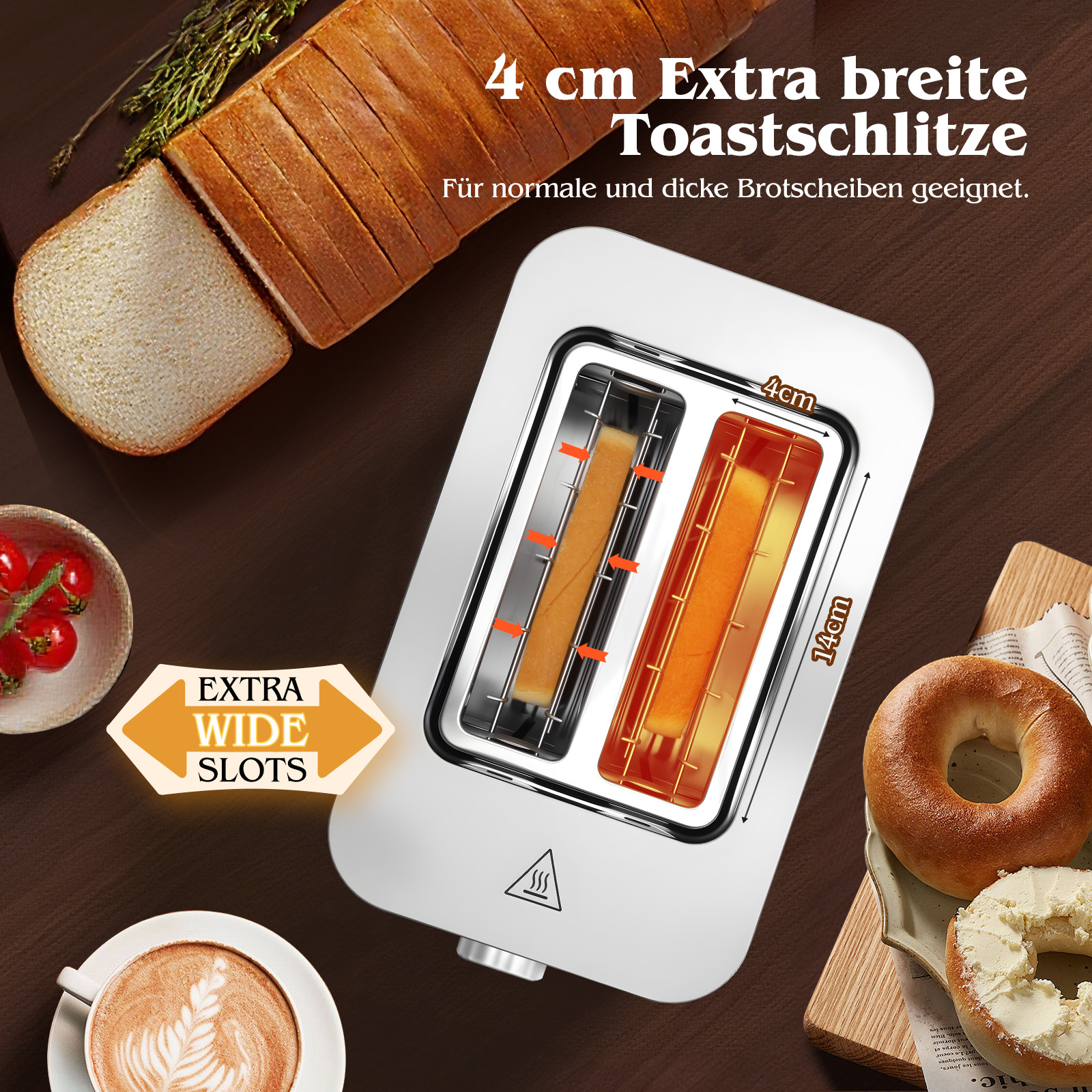 Ein weißer Toaster mit extra breiten Schlitzen. Brot, ein Bagel mit Frischkäse und eine Tasse Kaffee sind ebenfalls vorhanden.