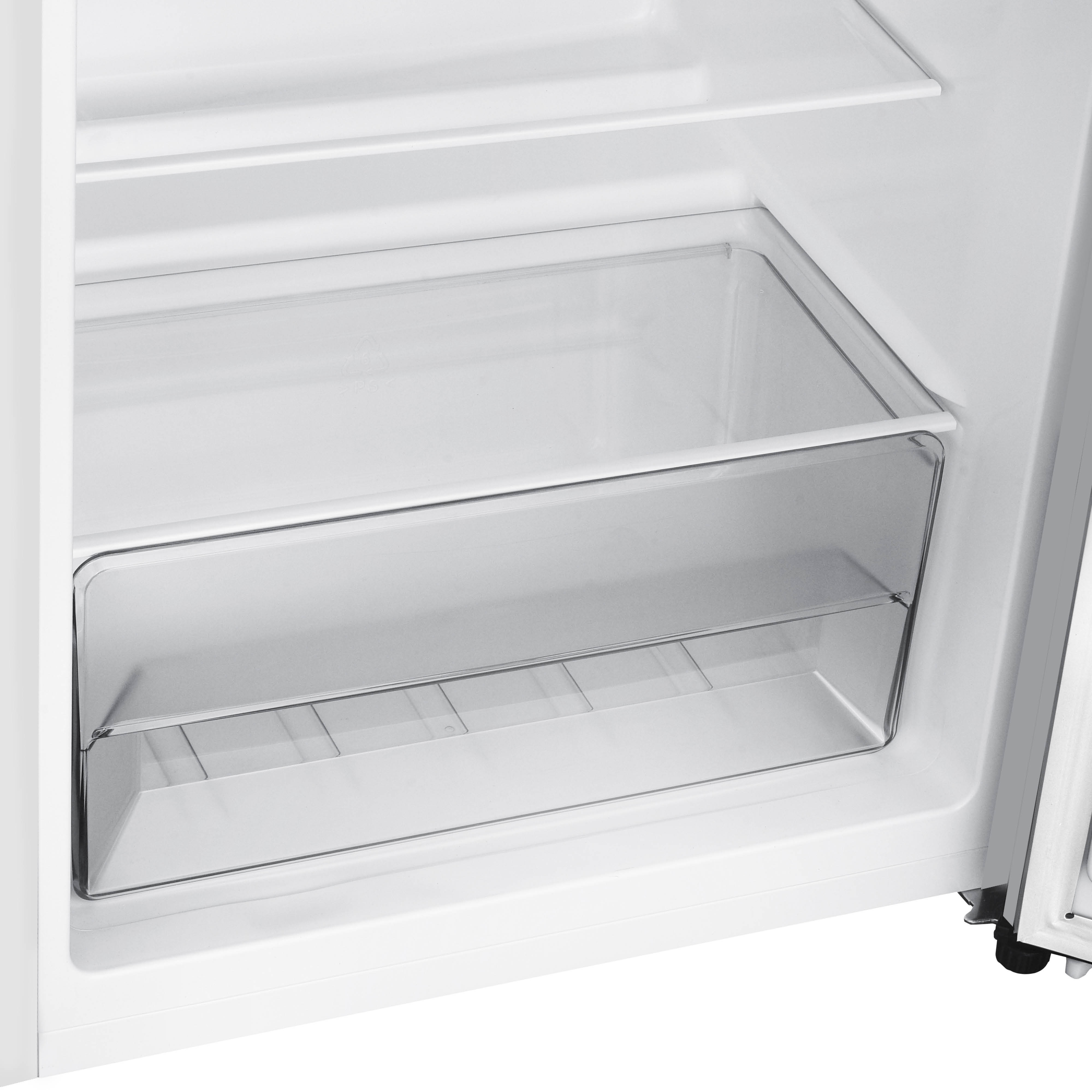 In een witte koelkast is een doorzichtige plastic lade zichtbaar. De binnenkant is schoon en leeg.