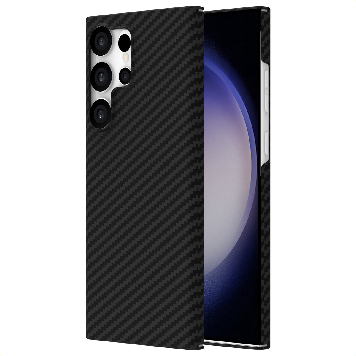 Un étui de téléphone noir en fibre de carbone est ouvert, révélant l'écran du téléphone. L'étui possède plusieurs lentilles de caméra.