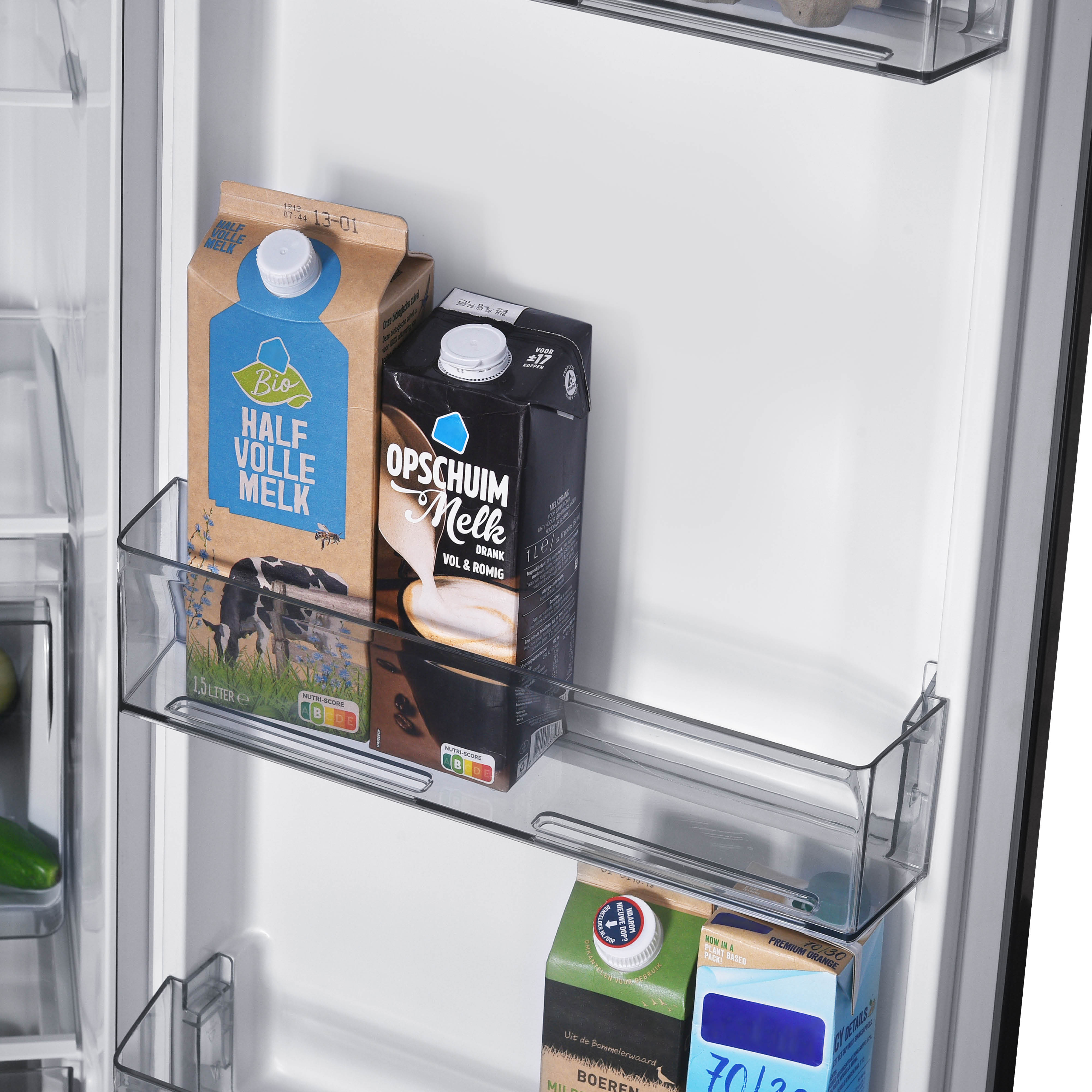 Inside a fridge, milk cartons are visible on shelves. One carton says 'Half Volle Melk,' another 'Opschuim Melk'.
