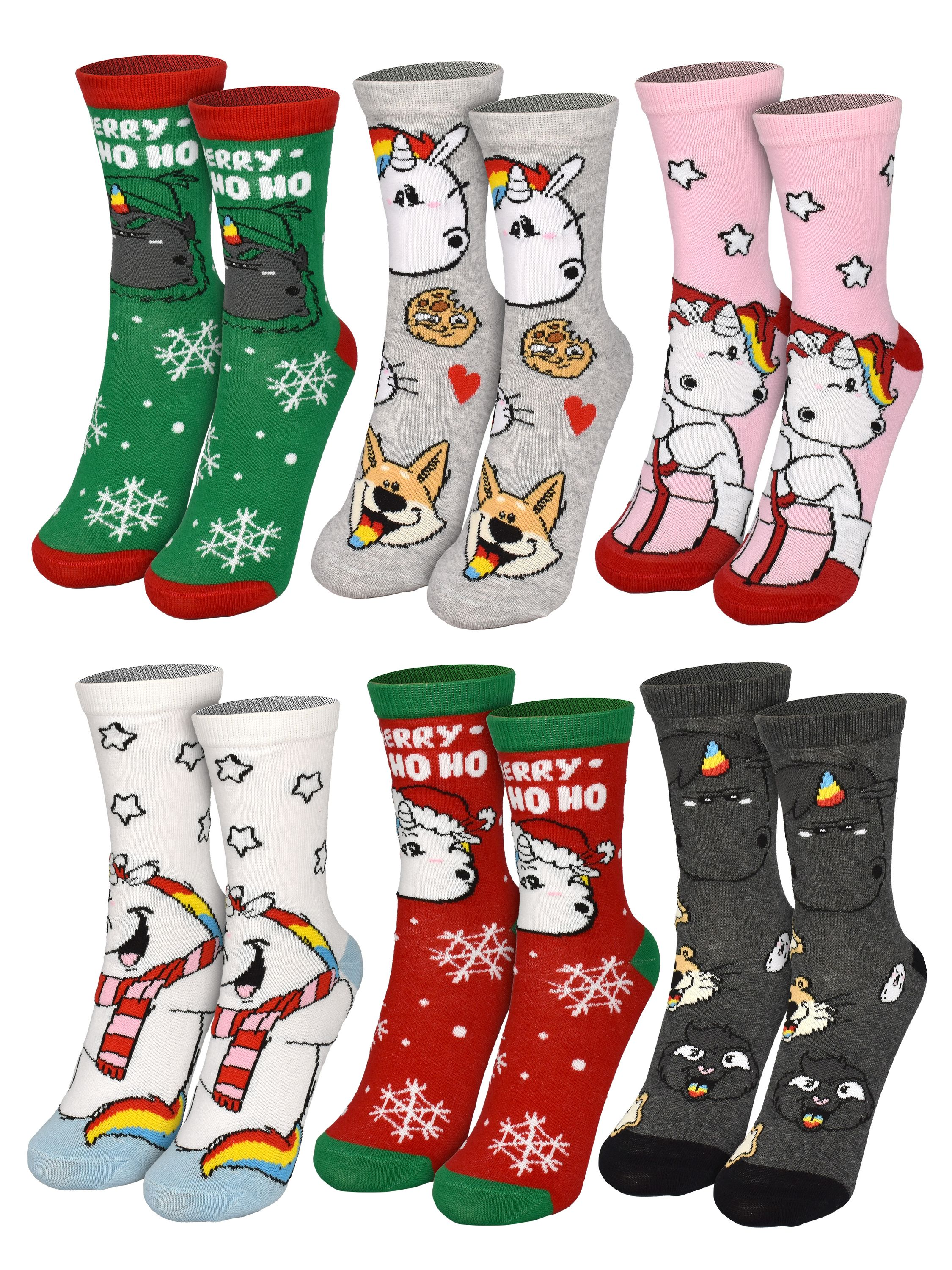 Eine Sammlung bunter Weihnachtssocken mit verschiedenen Designs, darunter Tiere und Schneeflocken.