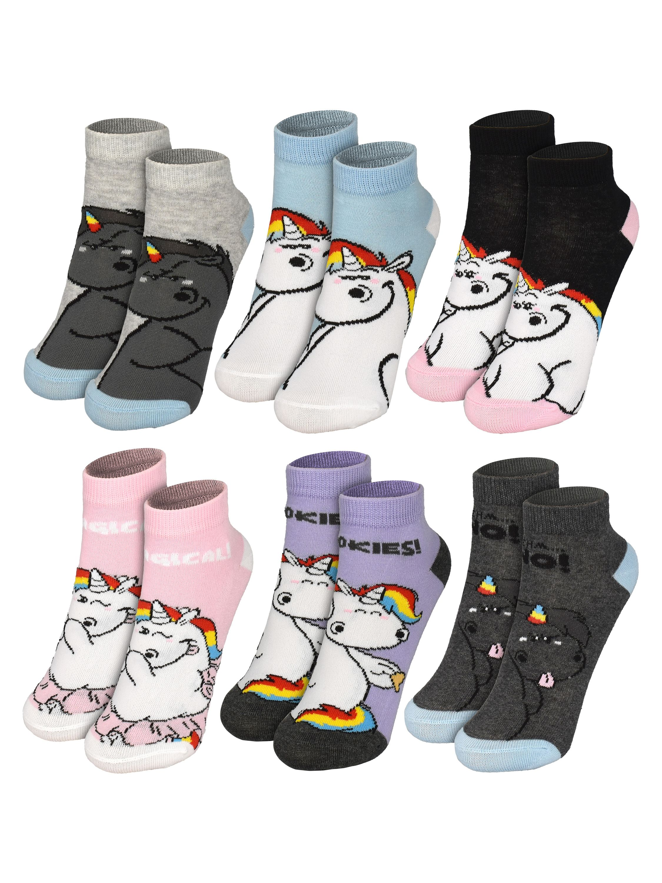 Sockenkollektion mit Einhorn- und Bär-Designs. Farben sind Grau, Blau, Rosa, Lila und Schwarz. Jede Socke hat ein anderes Design.