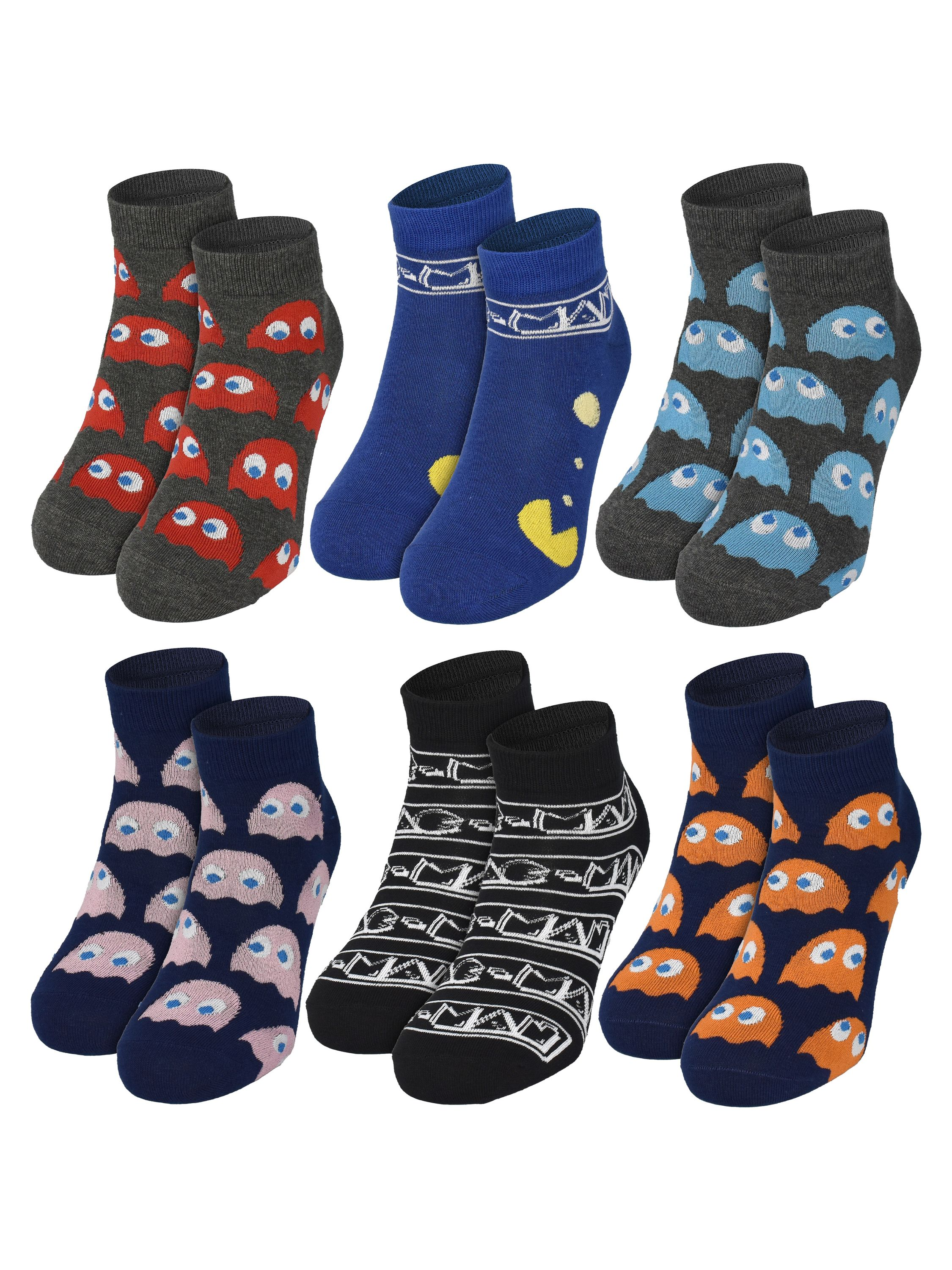 Sechs Paar Socken mit verschiedenen Mustern. Designs beinhalten geisterartige Figuren und geometrische Formen.