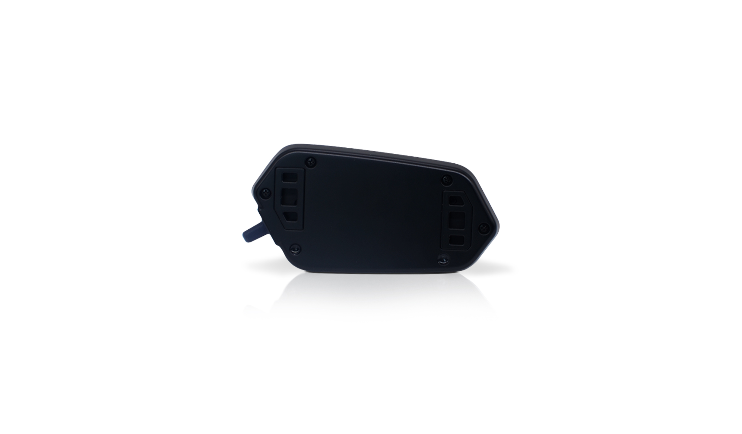 Parte inferiore di un mouse per computer blu scuro su sfondo bianco. Mostra viti e caratteristiche simili a prese d'aria.