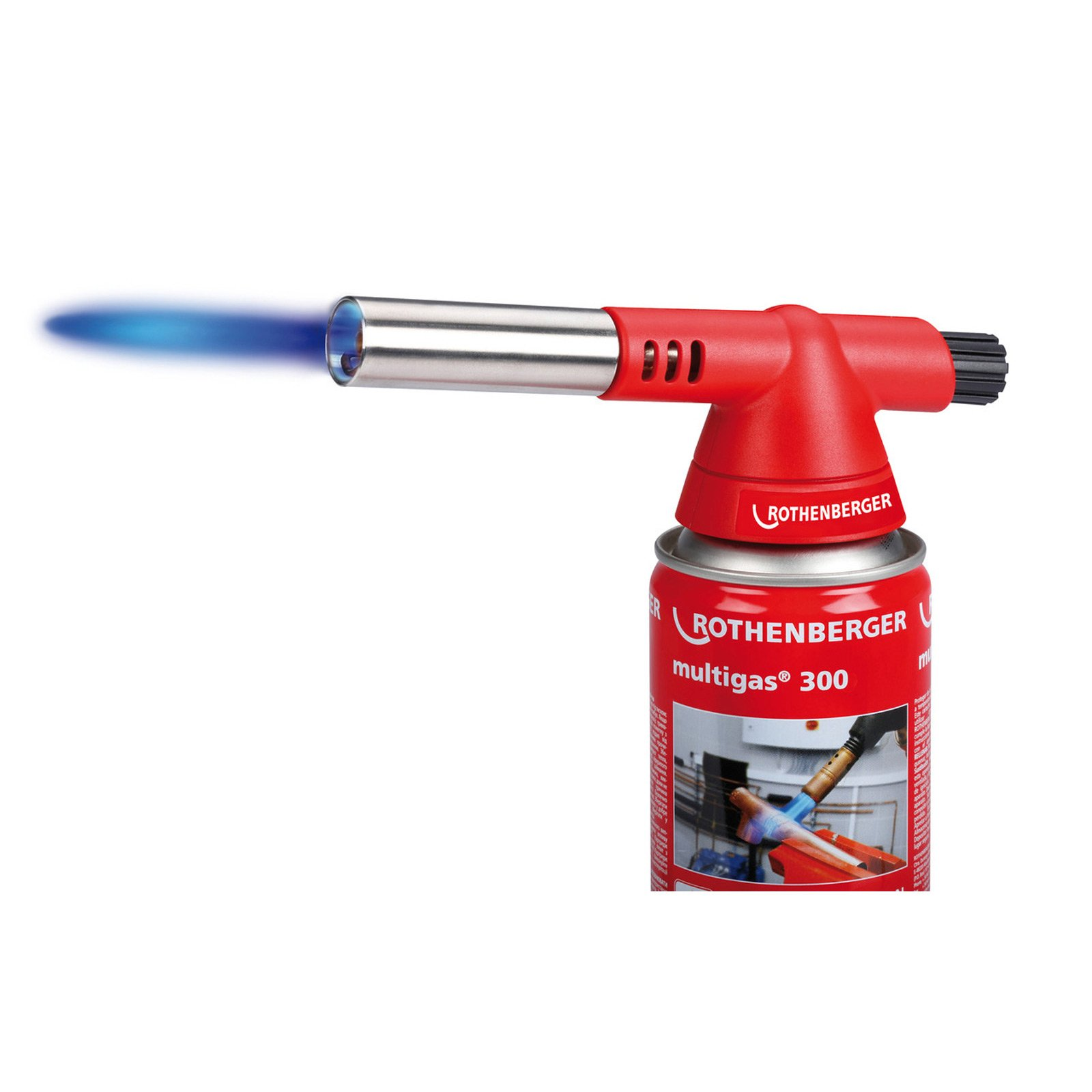 Ein roter und silberner Rothenberger-Brenner mit einer blauen Flamme. Es ist auf weißem Hintergrund. Auf der Dose steht Multigas 300.