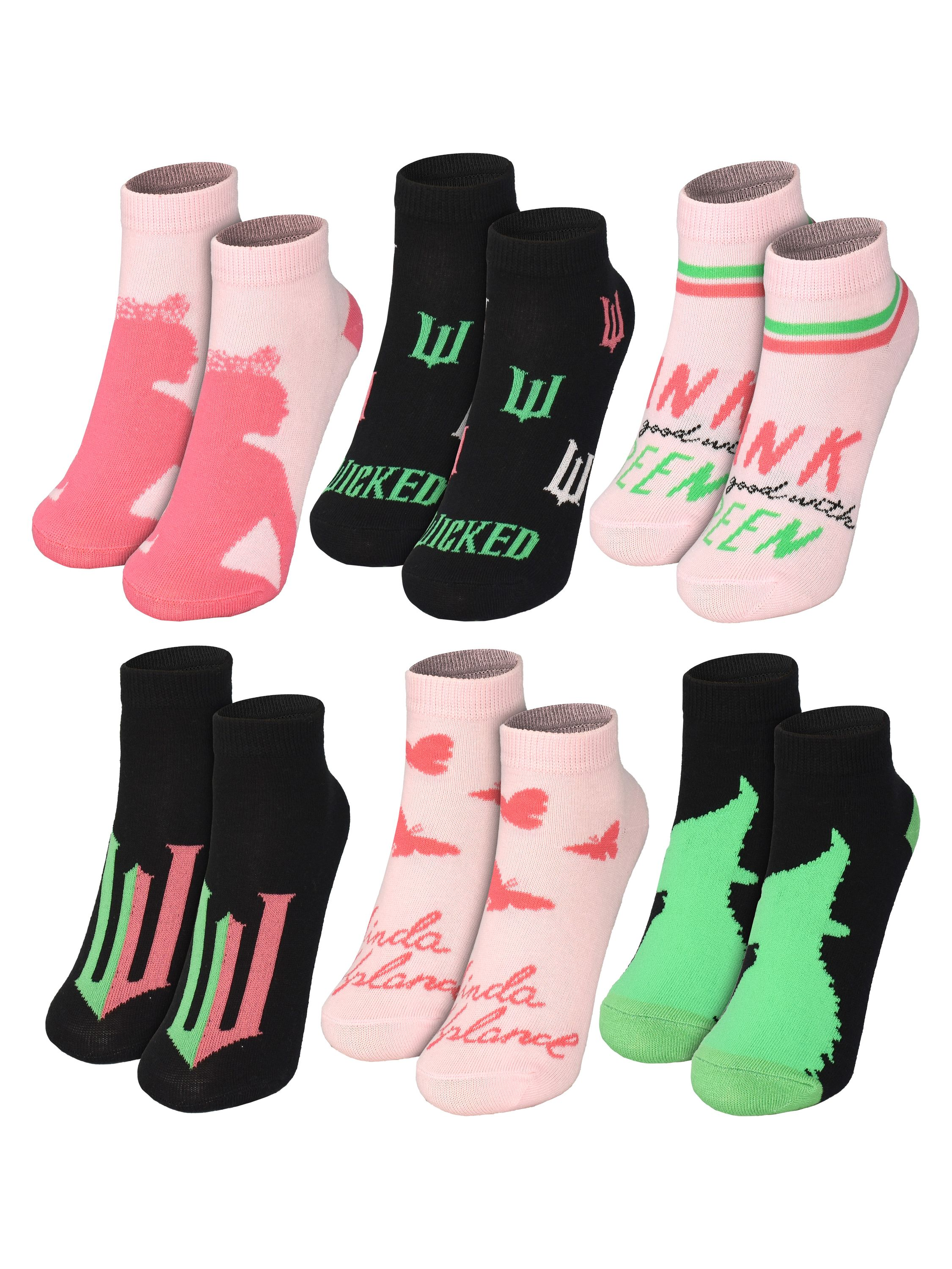 Eine Sammlung von Socken in verschiedenen Designs und Farben, darunter Rosa, Schwarz und Grün. Muster umfassen Silhouetten, Text und grafische Designs.