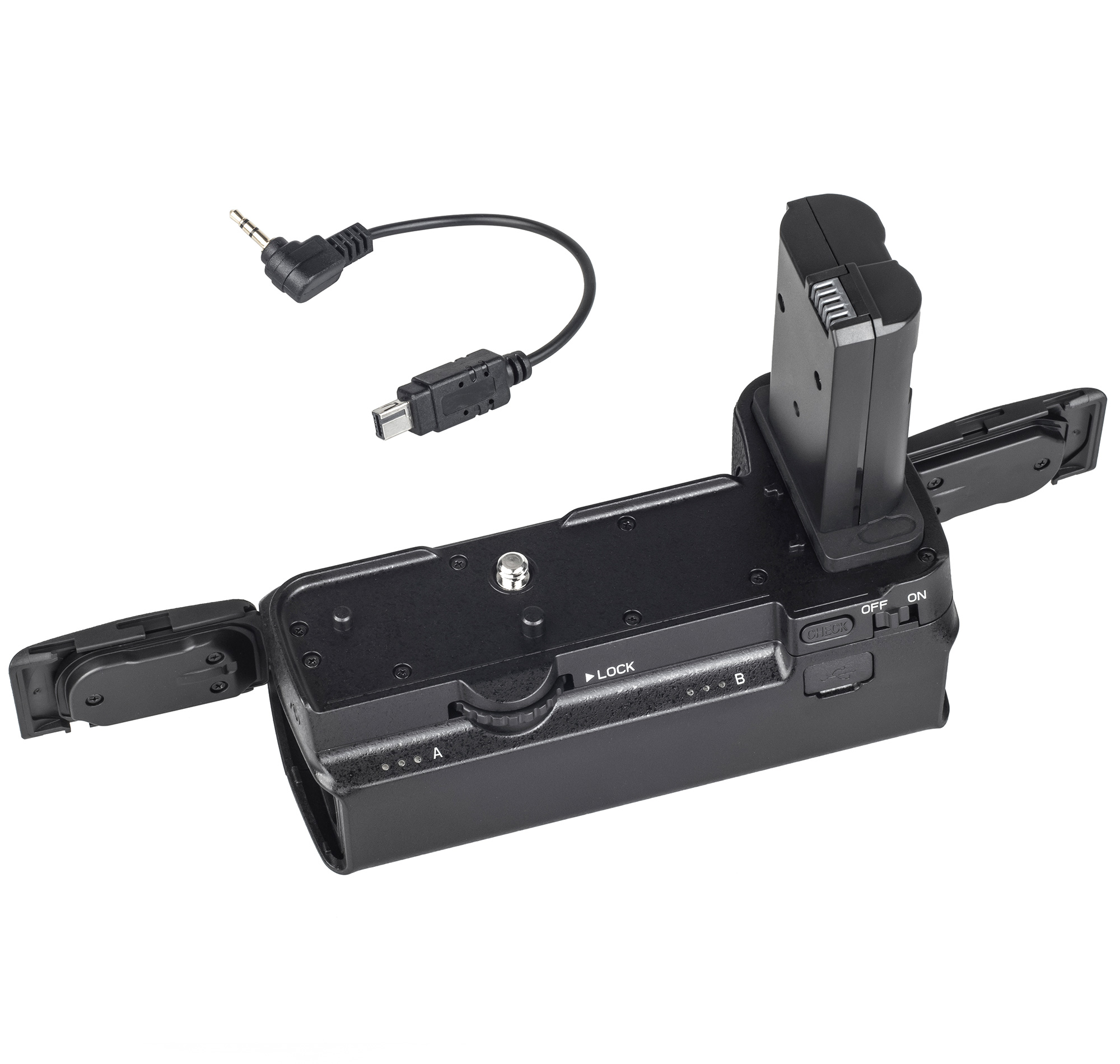 Schwarzer Kamera-Batteriegriff mit angeschlossenen Kabeln. Merkmale sind Netzschalter, Batteriefach und Anschlüsse.