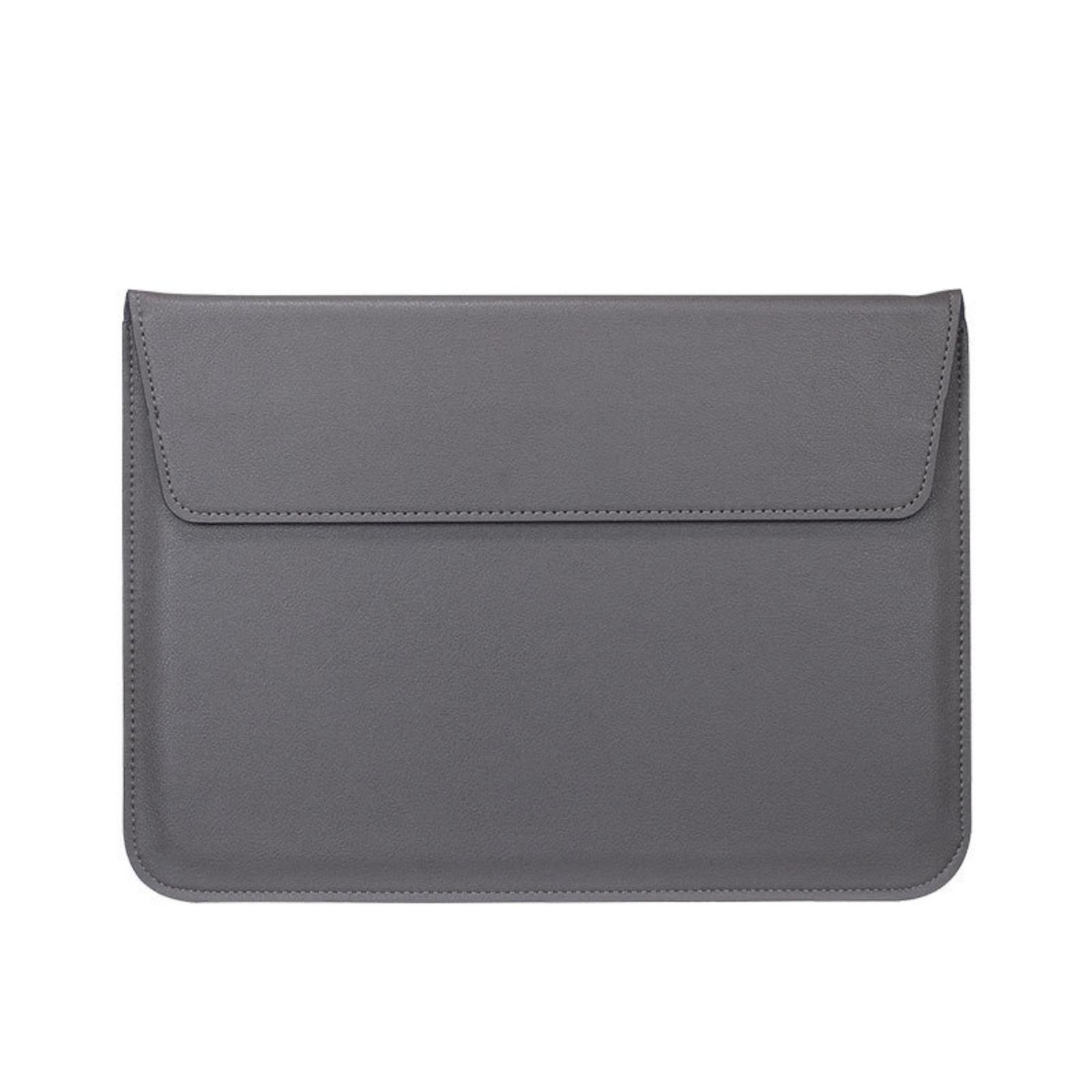 Eine graue Laptoptasche mit Klappenverschluss. Sie ist rechteckig mit abgerundeten Ecken. Der Hintergrund ist weiß.