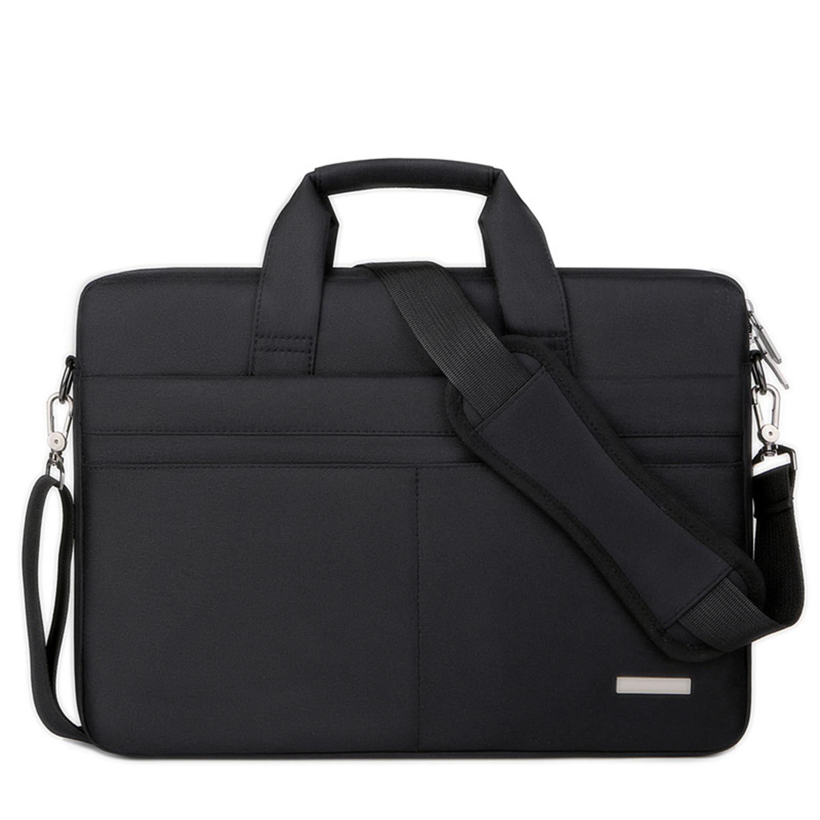Eine schwarze Laptoptasche mit Griff, Schultergurt und kleinem silbernen Akzent auf weißem Hintergrund.