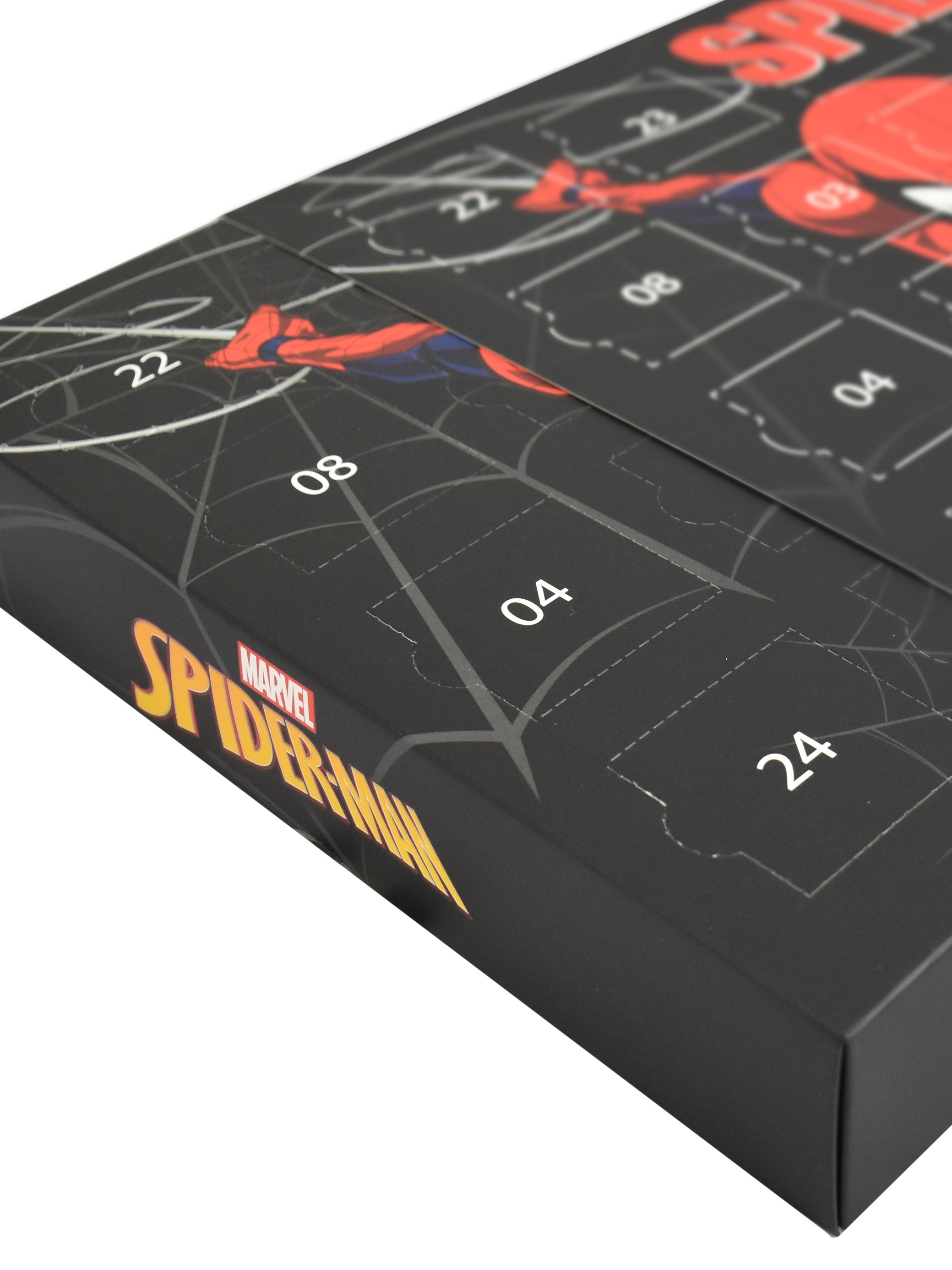 Eine Adventskalenderbox, schwarz mit Spider-Man-Grafiken. Die Nummern 03, 04, 08, 22, 23 und 24 sind auf der Box sichtbar.
