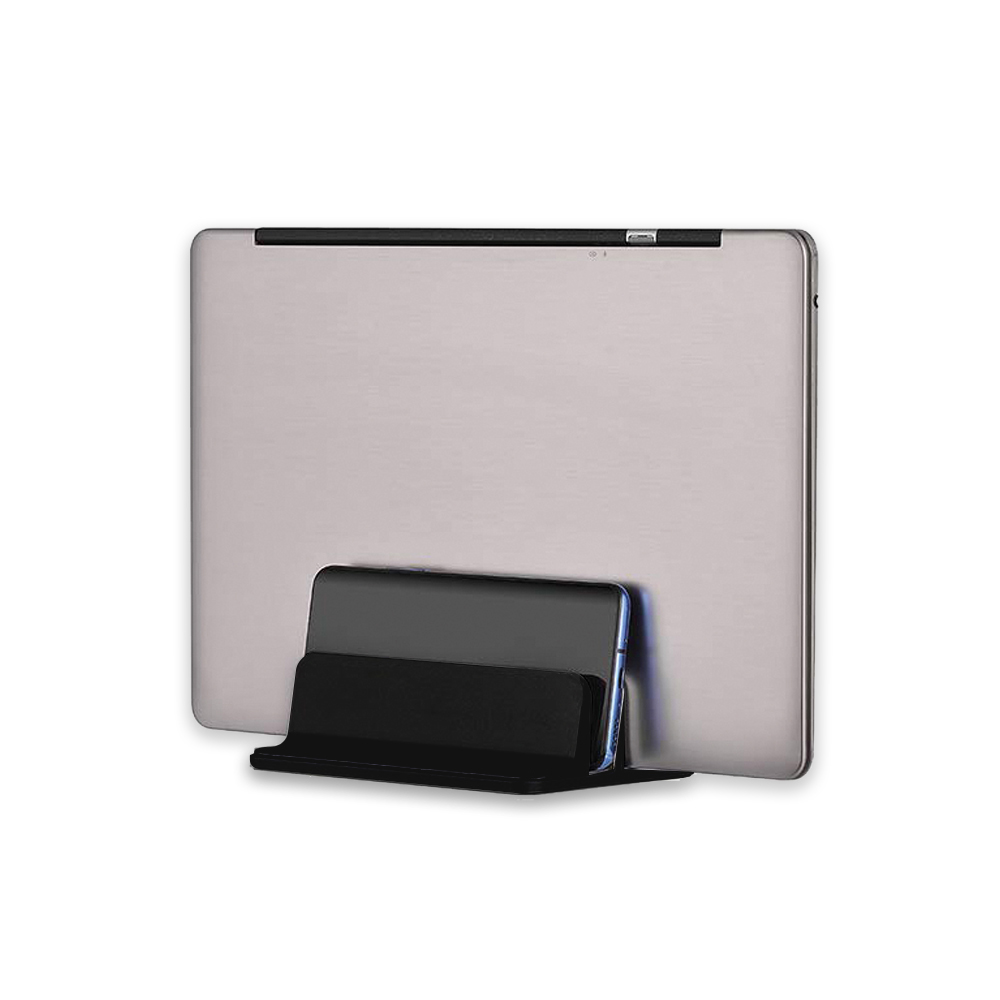 Tablet argentato appoggiato a un supporto per telefono nero. Il tablet ha una striscia nera in alto. Lo sfondo è bianco.
