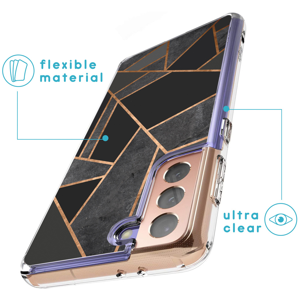Een telefoonhoesje met een zwart en goud geometrisch patroon wordt weergegeven. De hoes is gelabeld met "flexibel materiaal" en "ultra helder".