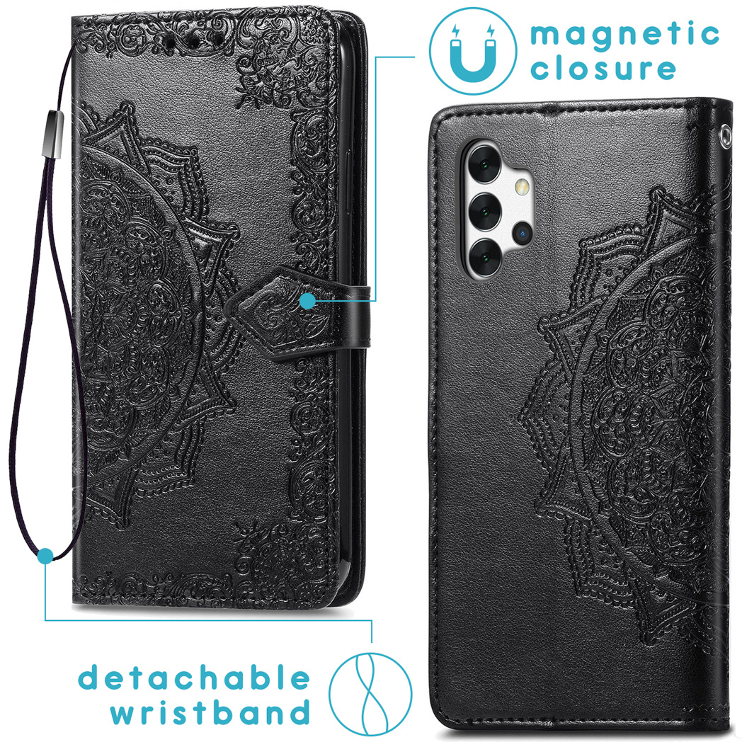Custodia per telefono nera con design mandala, chiusura magnetica e cinturino da polso staccabile. La custodia è per un telefono con tre fotocamere.