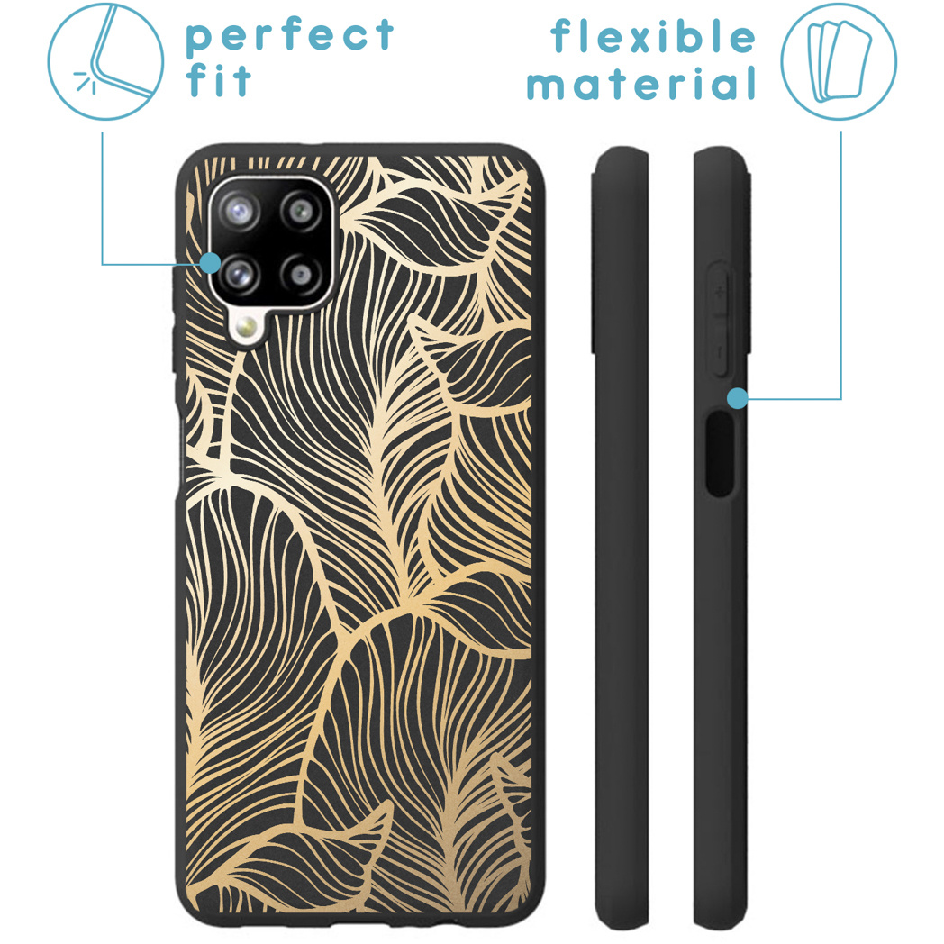 Zwarte telefoonhoes met gouden bladerdesign, perfecte pasvorm, flexibel materiaal. Zijaanzicht met knoppen. Tekstlabels inbegrepen.