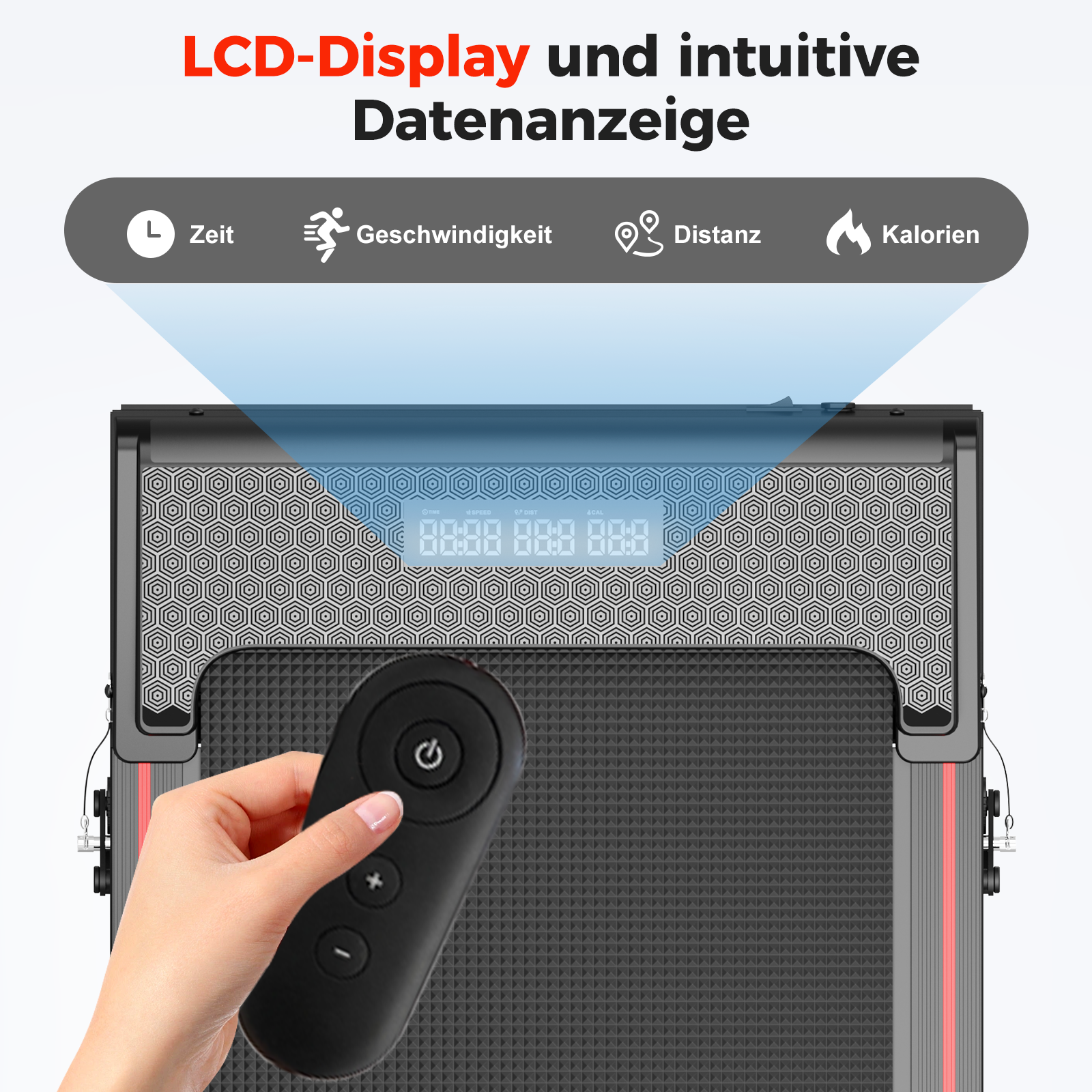 Eine Person hält eine Fernbedienung über einem Laufband mit Anzeige von Zeit, Geschwindigkeit, Distanz und Kalorien.