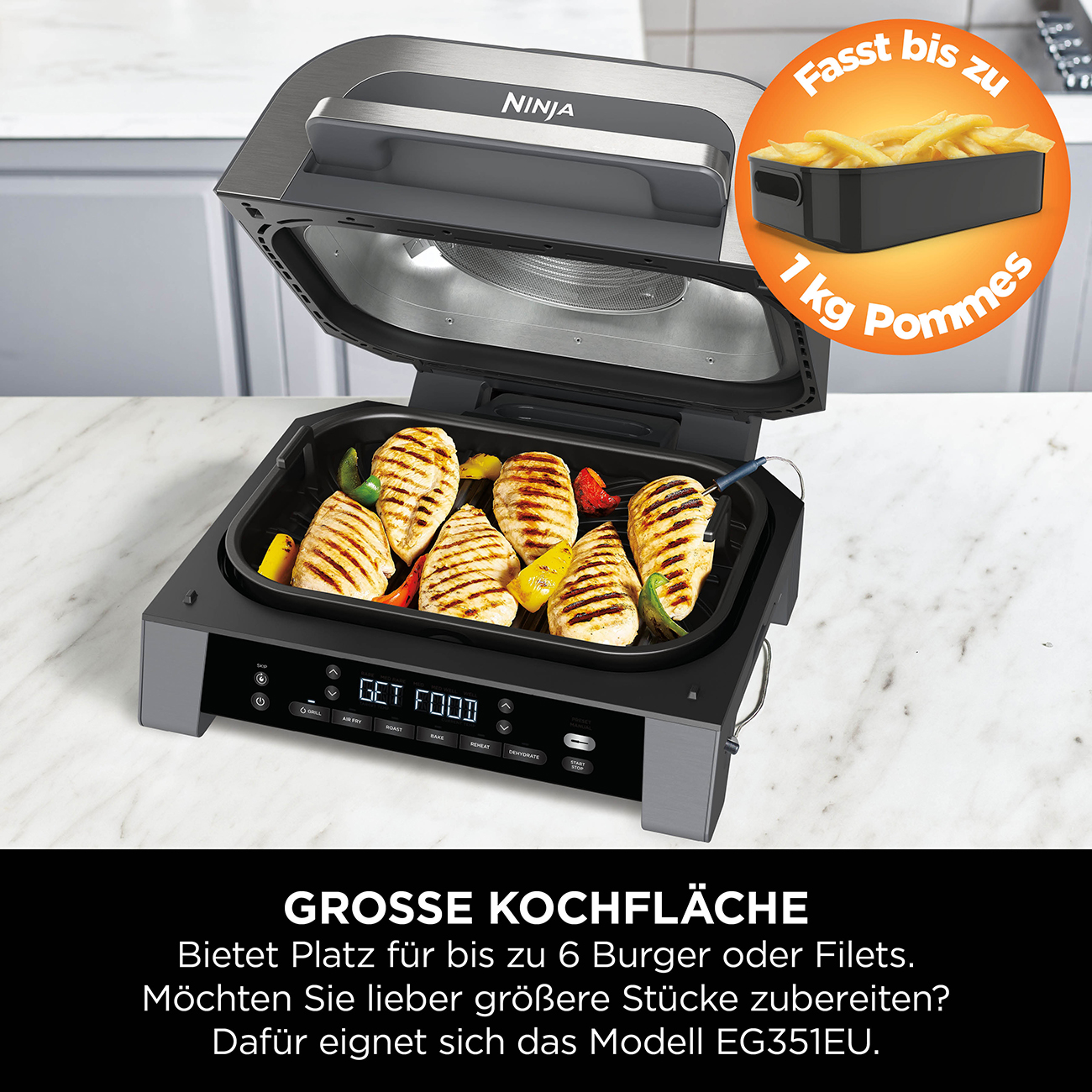 Ein schwarzer Ninja-Grill mit gegrilltem Hähnchen und Gemüse. Daneben wird ein Tablett mit Pommes Frites gezeigt. Text: "GET FOOD".