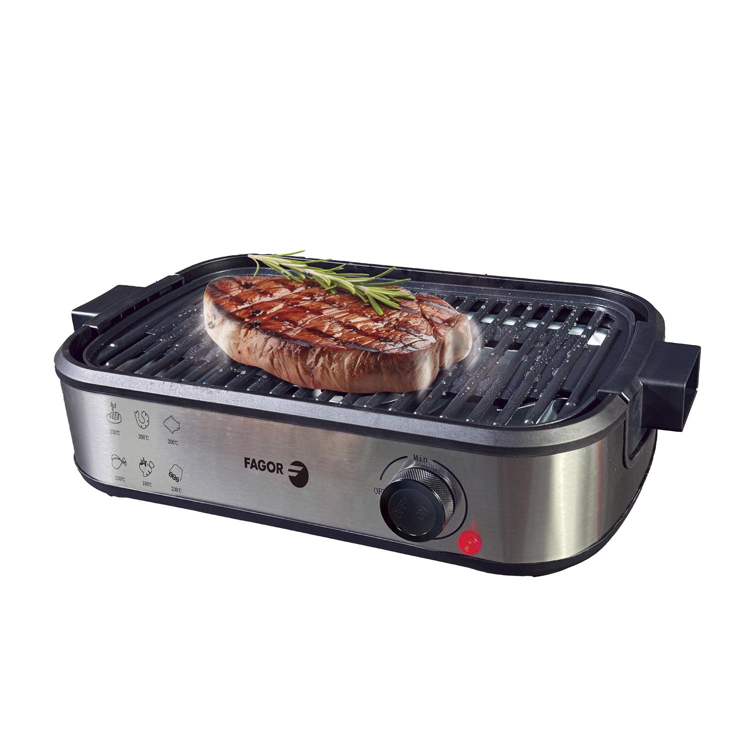 Un bistec a la parrilla en una parrilla Fagor. El bistec tiene marcas de parrilla y una ramita de romero. La parrilla es plateada con un dial de control.