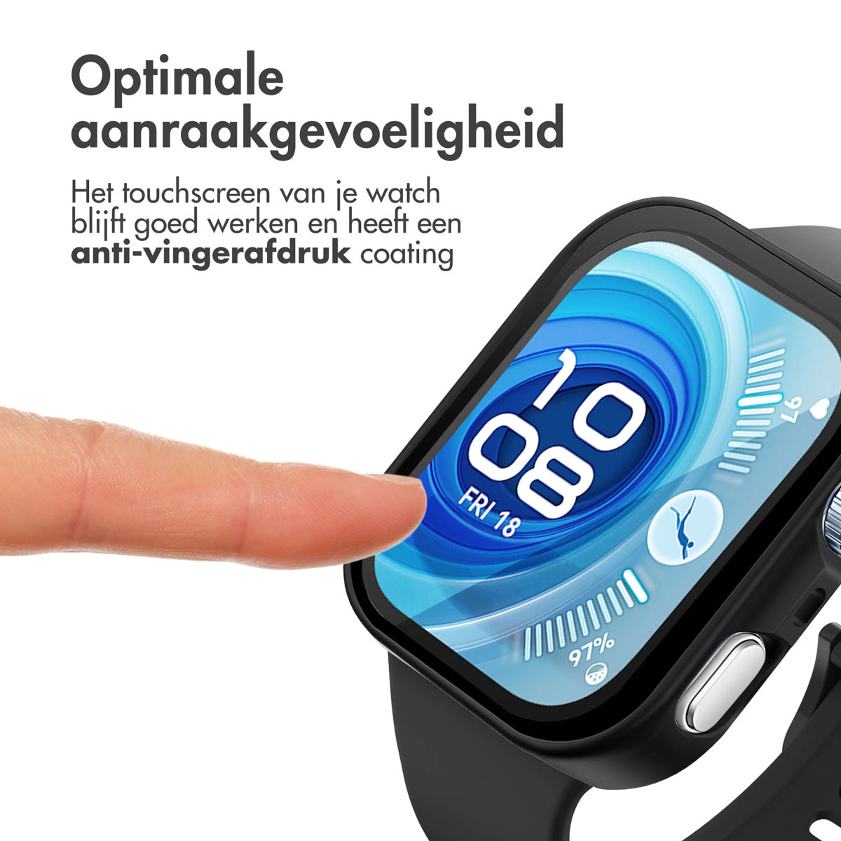Een vinger raakt het scherm van een smartwatch aan, waarop de tijd en het batterijpercentage worden weergegeven. Het horloge is zwart met een zwarte band.