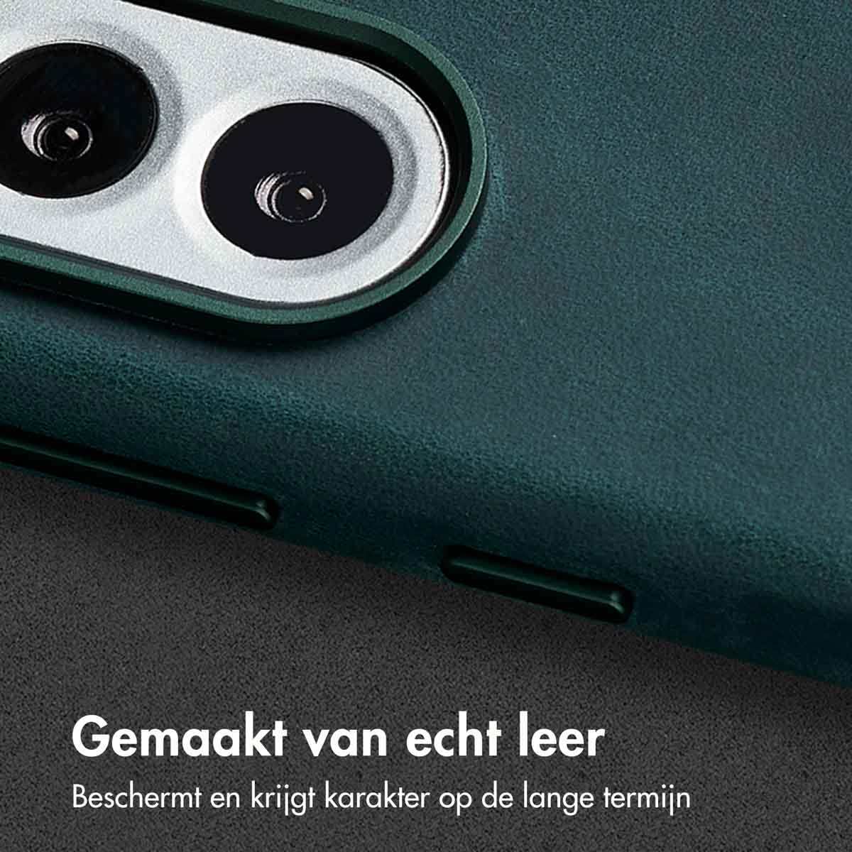Gros plan d'une coque de téléphone verte avec deux objectifs et une surface texturée. Le texte dit: Fabriqué en cuir véritable.
