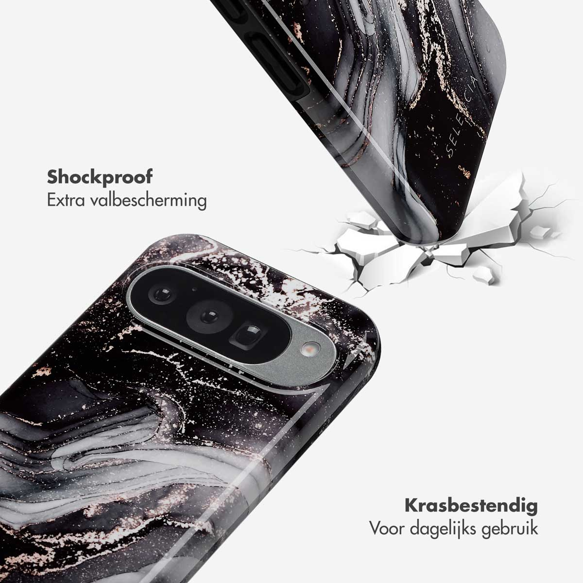 Deux coques de téléphone avec un design en marbre, l'une tombant et fissurant la surface. Texte : Antichoc, Extra valbescherming, Résistant, etc.