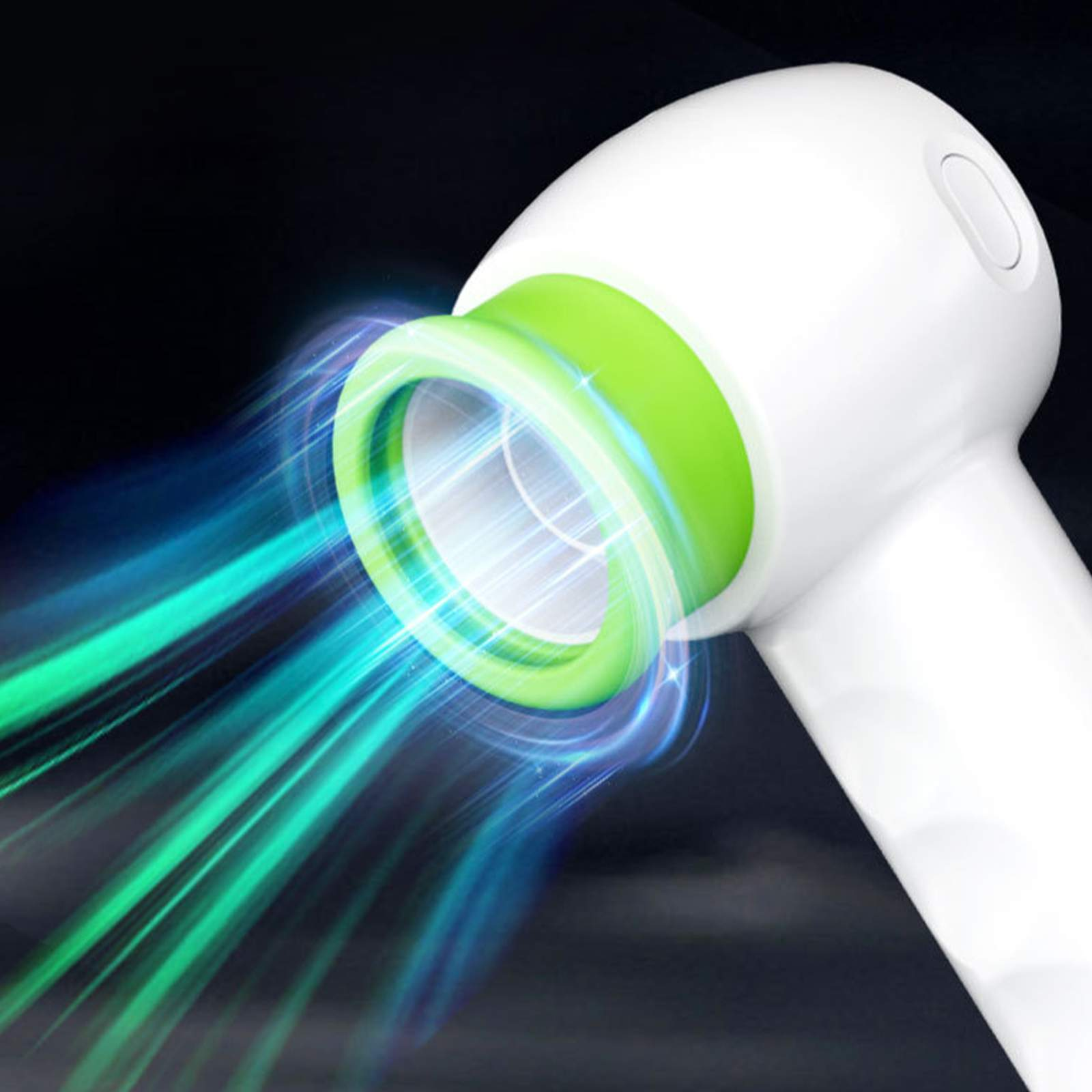 Nahaufnahme eines weißen Geräts mit grünem Ring, das blaue und grüne Lichtstreifen vor dunklem Hintergrund ausstrahlt.