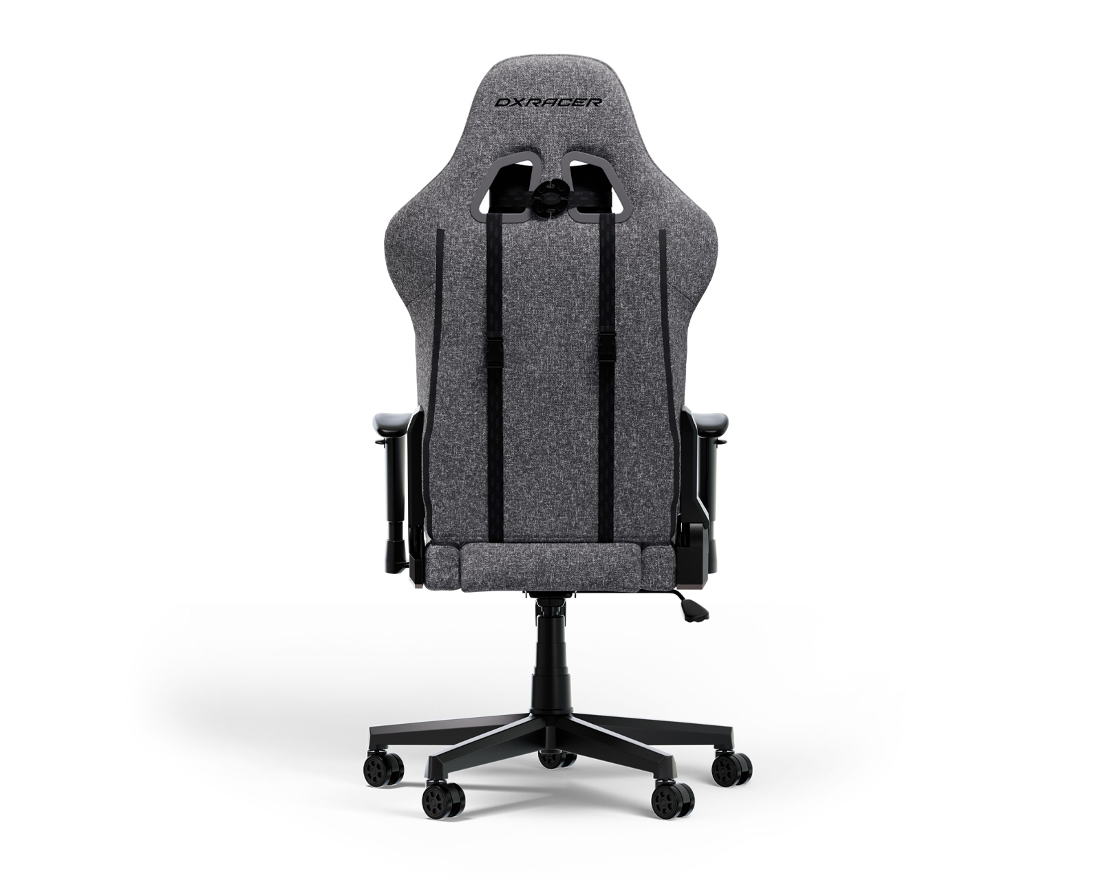 Ein grau-schwarzer DX Racer Gaming-Stuhl wird von hinten gesehen. Er hat eine hohe Rückenlehne, Armlehnen und ein Fünf-Sterne-Gestell mit Rädern.