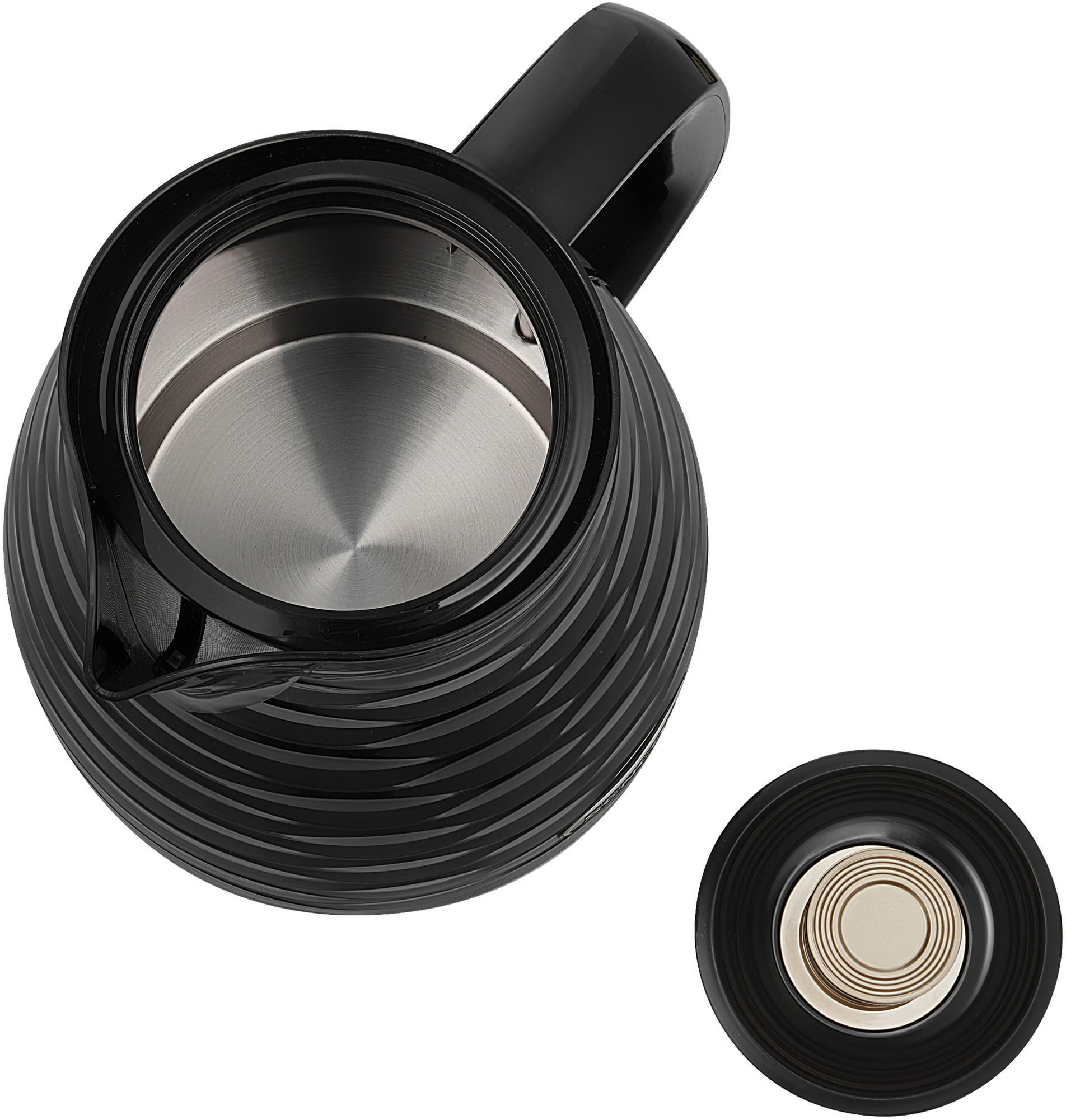 Czarny czajnik elektryczny z odłączaną pokrywką. Czajnik ma żebrowany design i wnętrze ze stali nierdzewnej. Pokrywka jest czarna.