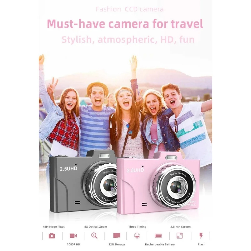 Das Bild zeigt zwei Kameras, grau und rosa, mit einer Gruppe fröhlicher Menschen im Hintergrund. Text: „Must-have camera for travel“.