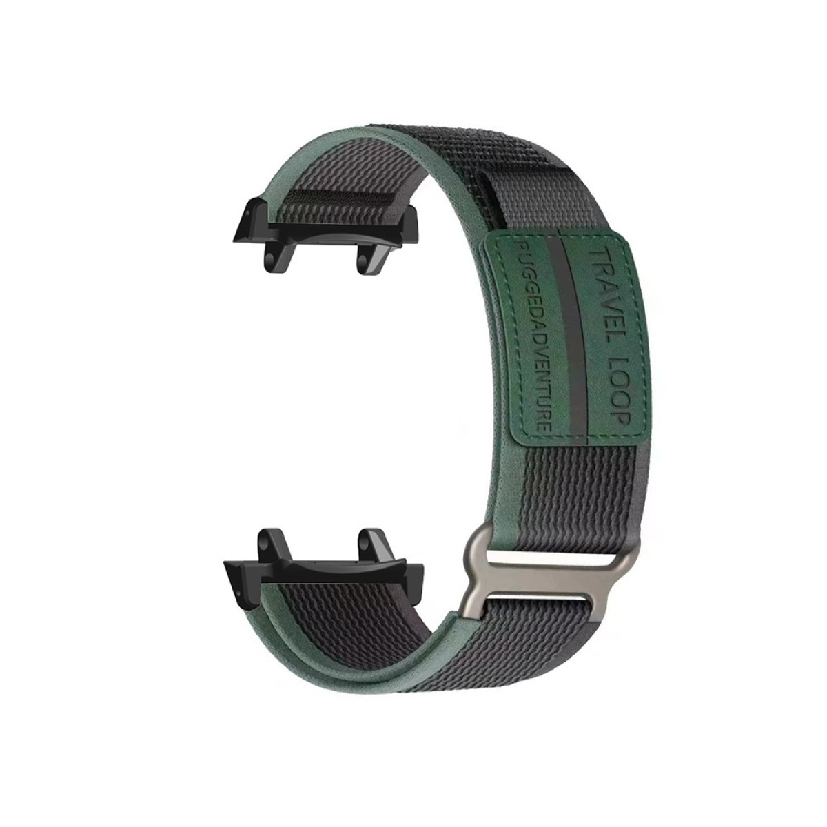 Un cinturino per orologio verde e nero. Il cinturino ha la scritta "TRAVEL LOOP" e "RUGGED ADVENTURE". Lo sfondo è bianco.
