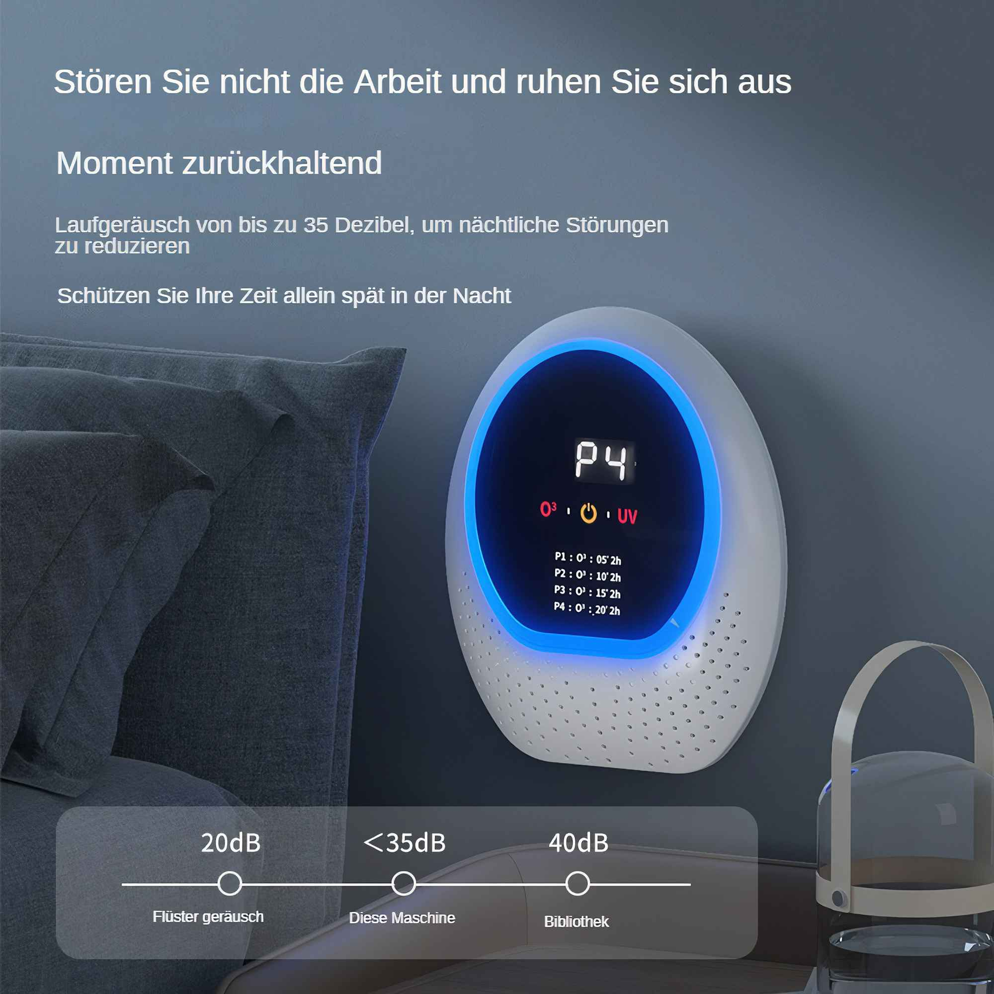 Ein Luftreiniger mit Digitalanzeige und Bedienfeld. Er zeigt Einstellungen und Funktionen. Ein Kissen und ein Glasbehälter sind ebenfalls sichtbar.