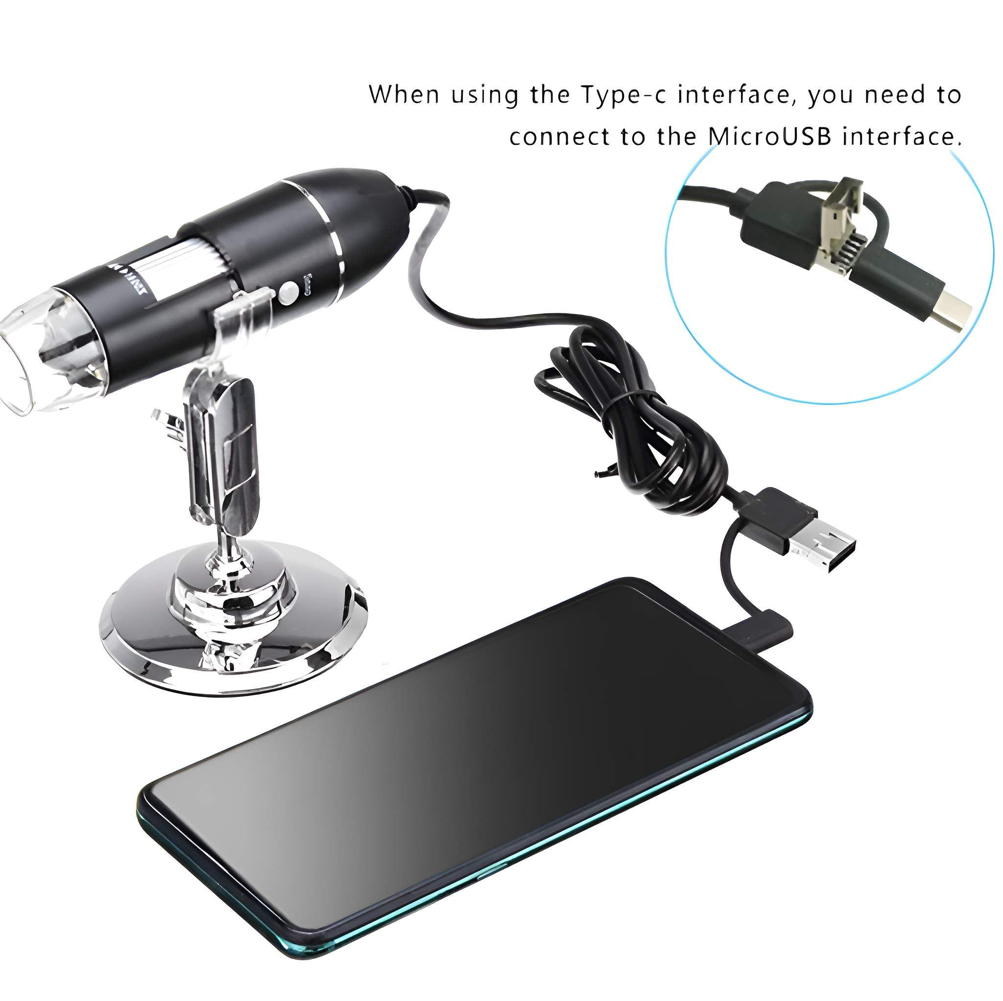 Ein schwarzes Mikroskop, das über ein USB-Kabel mit einem Smartphone verbunden ist. Ein MicroUSB-Adapter ist ebenfalls sichtbar.