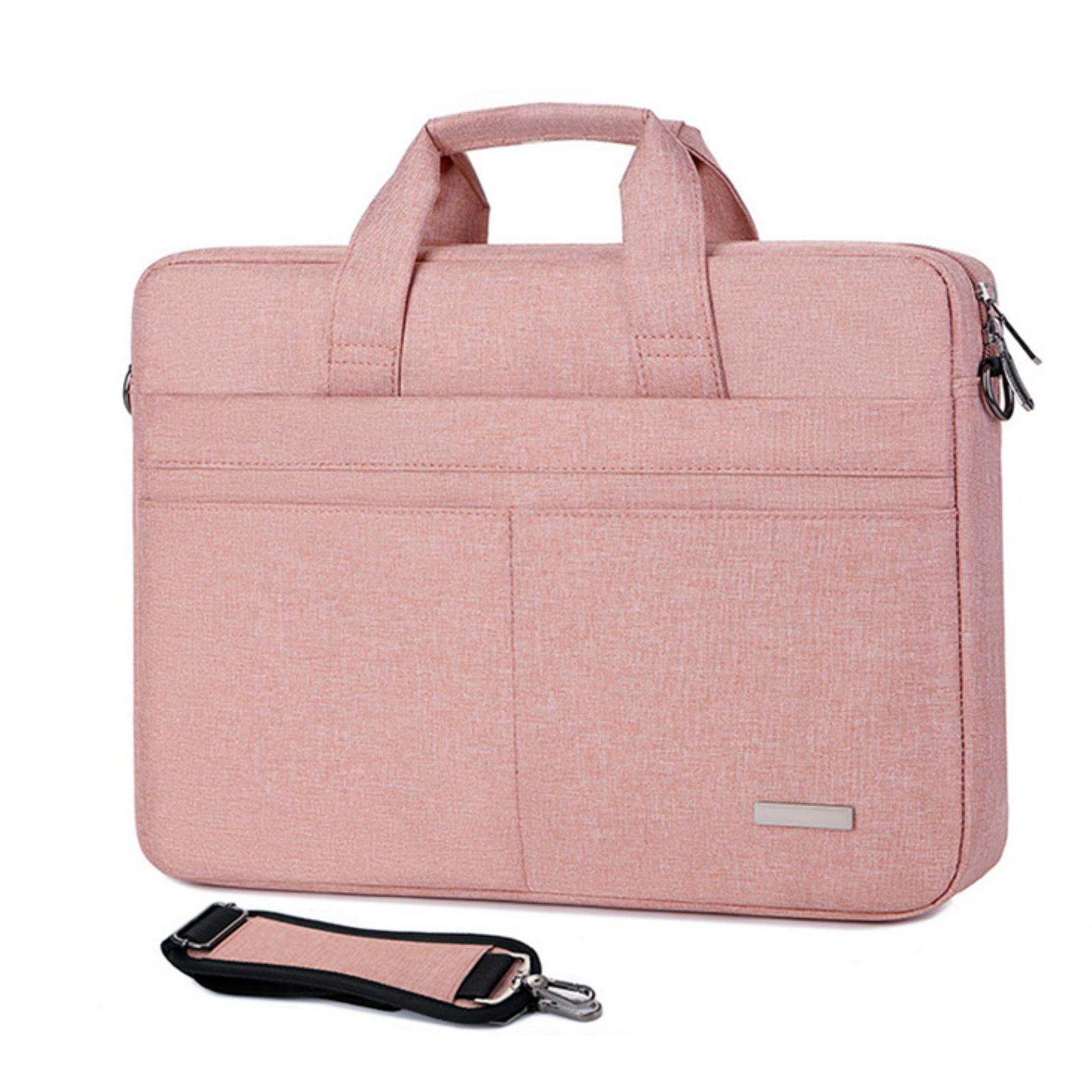 Eine rosa Laptoptasche mit Henkel, Schultergurt und Taschen. Es ist auf weißem Hintergrund.