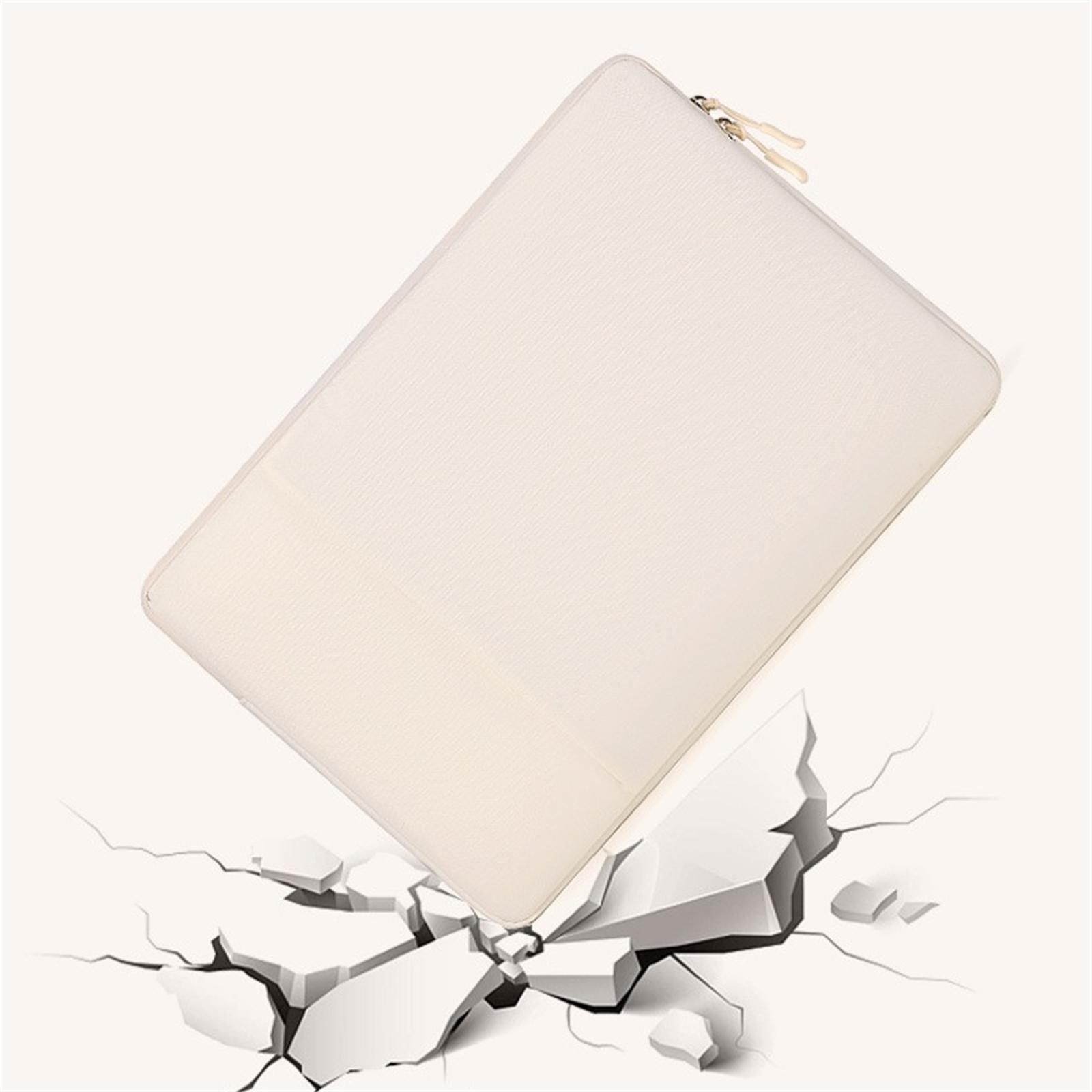 Cremefarbene Laptoptasche scheint zu fallen und den Boden darunter zu zerbrechen. Der Hintergrund ist weiß.