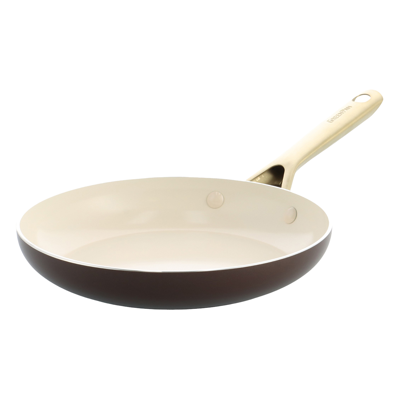 Eine GreenPan-Bratpfanne mit beigefarbenem Innenraum, braunem Außenbereich und beigefarbenem Griff. Isoliert auf weißem Hintergrund.