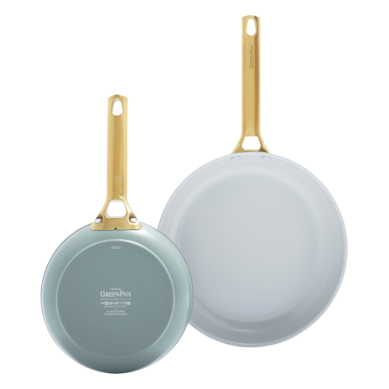 Zwei GreenPan-Bratpfannen mit goldenen Griffen. Eine ist umgedreht, mit teal-farbenem Boden und Text. Die andere hat eine weiße Innenseite.
