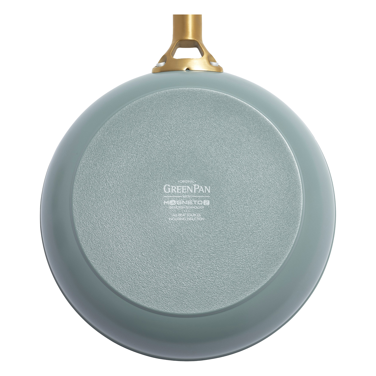 Eine türkisfarbene GreenPan-Bratpfanne, von unten gesehen, mit einem goldenen Griff. Auf der Pfanne steht "GreenPan".